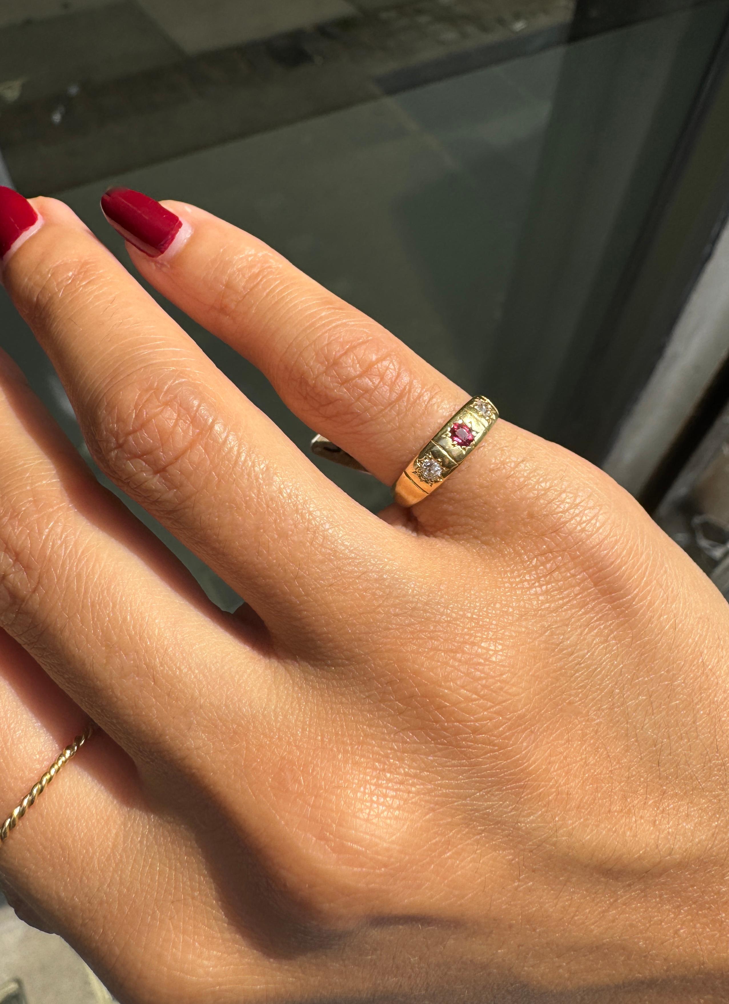 Antique Ruby and Diamond 18 Carat Yellow Gold Star Set Pinky Ring In Good Condition In London, GB