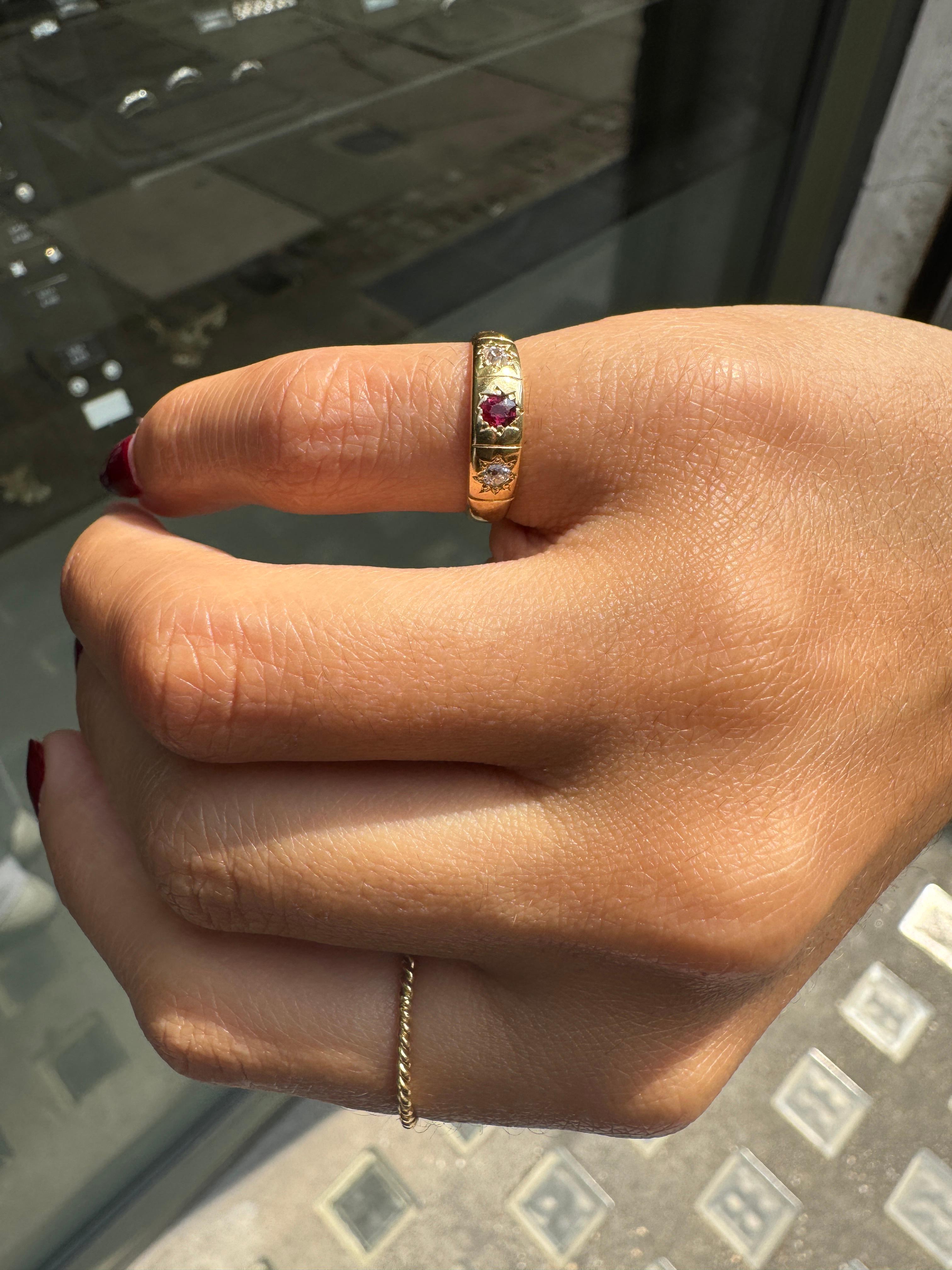 Women's or Men's Antique Ruby and Diamond 18 Carat Yellow Gold Star Set Pinky Ring