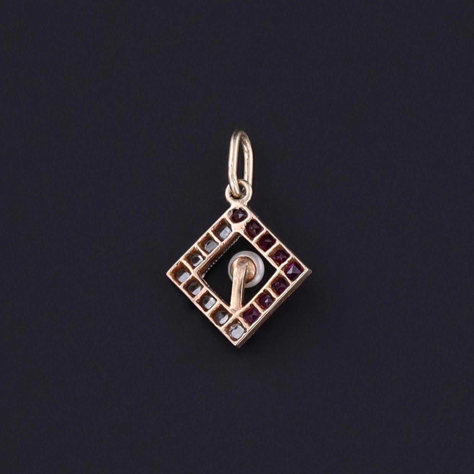 Antiker Rubin- und Diamant-Charm aus 15 Karat Gold (Edwardian) im Angebot