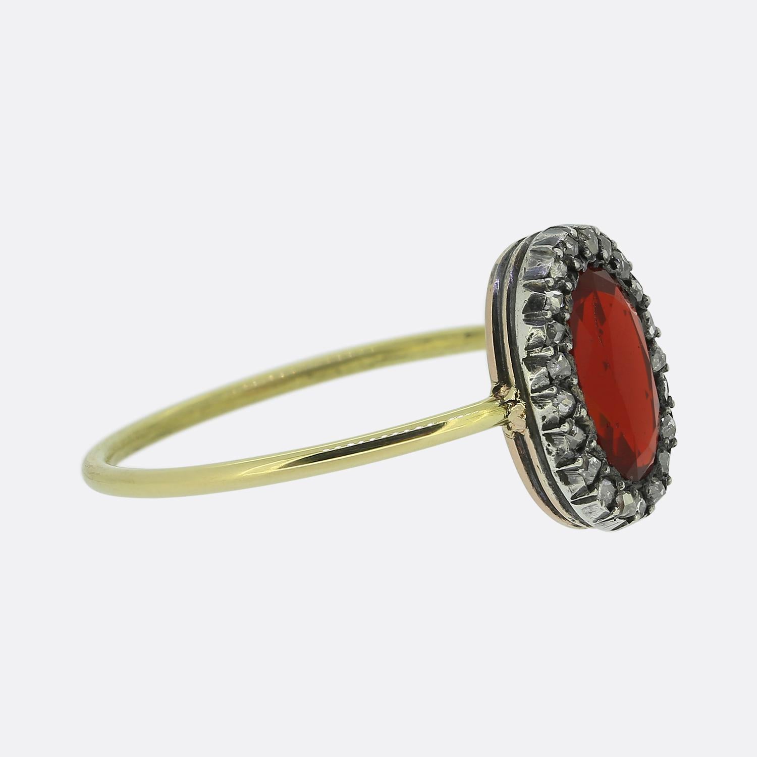 Antiker Rubin- und Diamant-Cluster-Ring (Viktorianisch) im Angebot