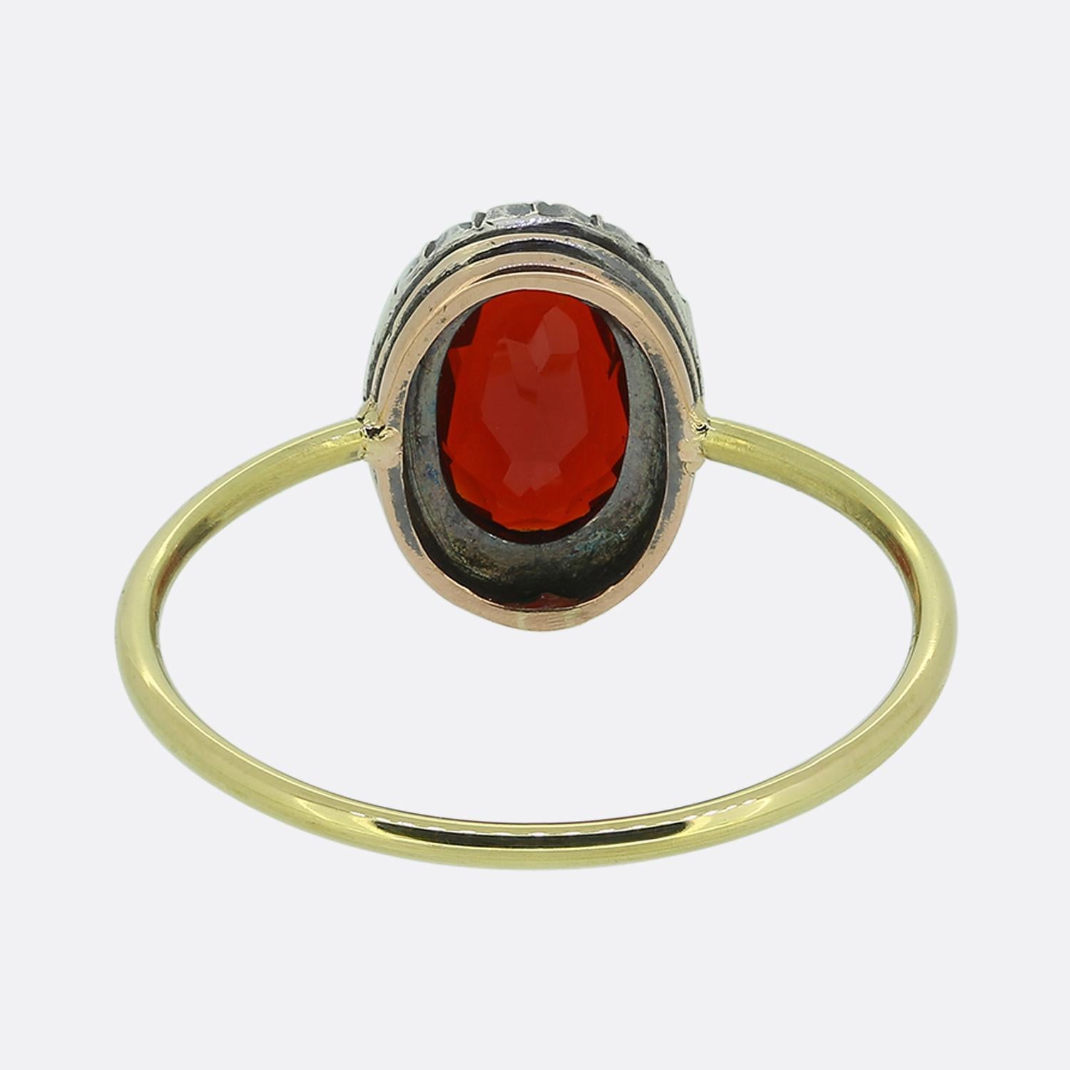 Antiker Rubin- und Diamant-Cluster-Ring (Ovalschliff) im Angebot