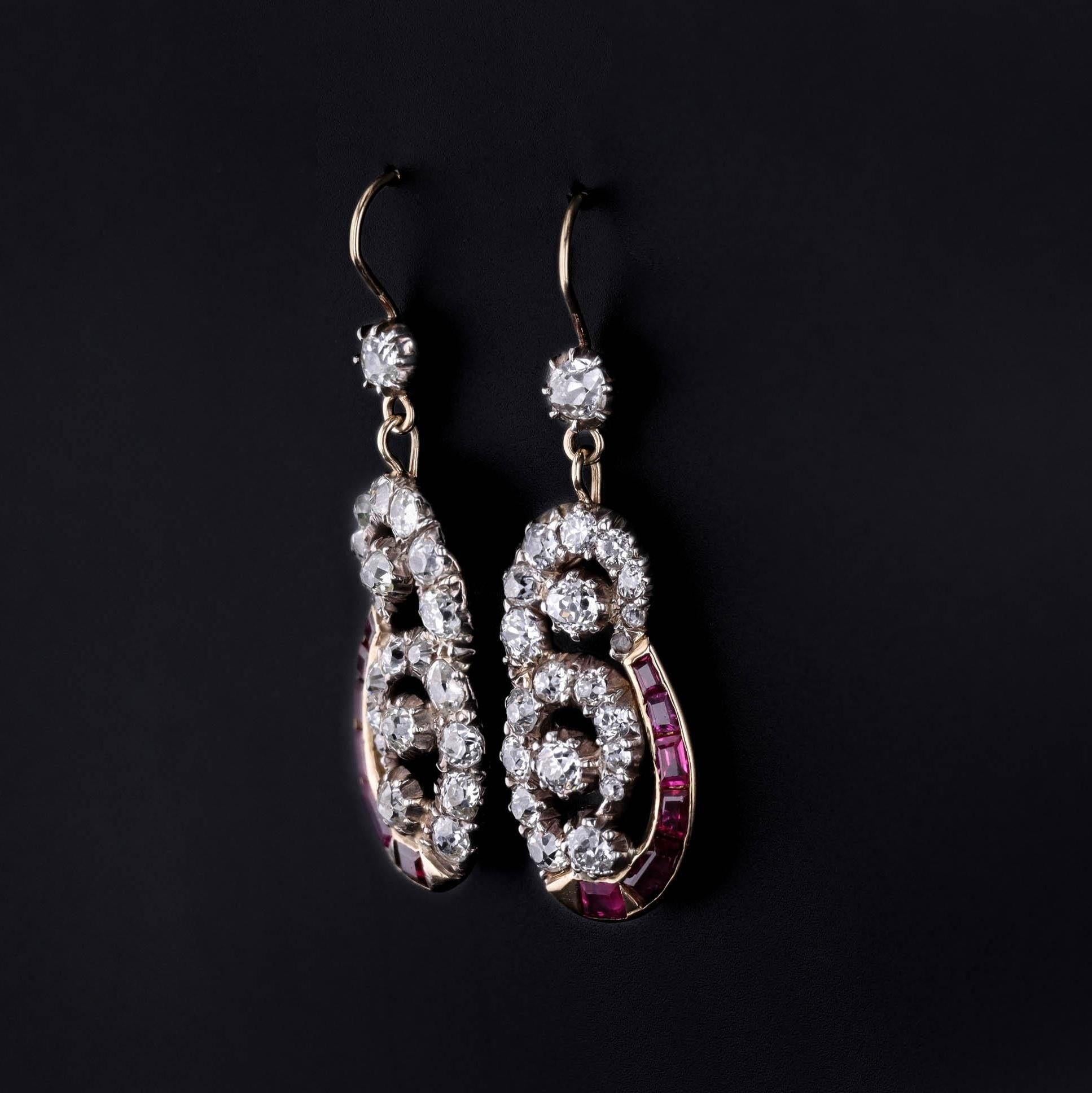 Pendientes antiguos de diamantes y rubíes: Estos pendientes antiguos (circa 1880-1900) presentan remolinos de diamantes talla mina antigua y rubíes talla calibre engastados en plata sobredorada de oro de 9 ct.

Cada pendiente mide 1,75 pulgadas