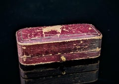 Antike Rubin- und Diamant-Augenbrosche, in Schachtel, 9-karätiges Gold