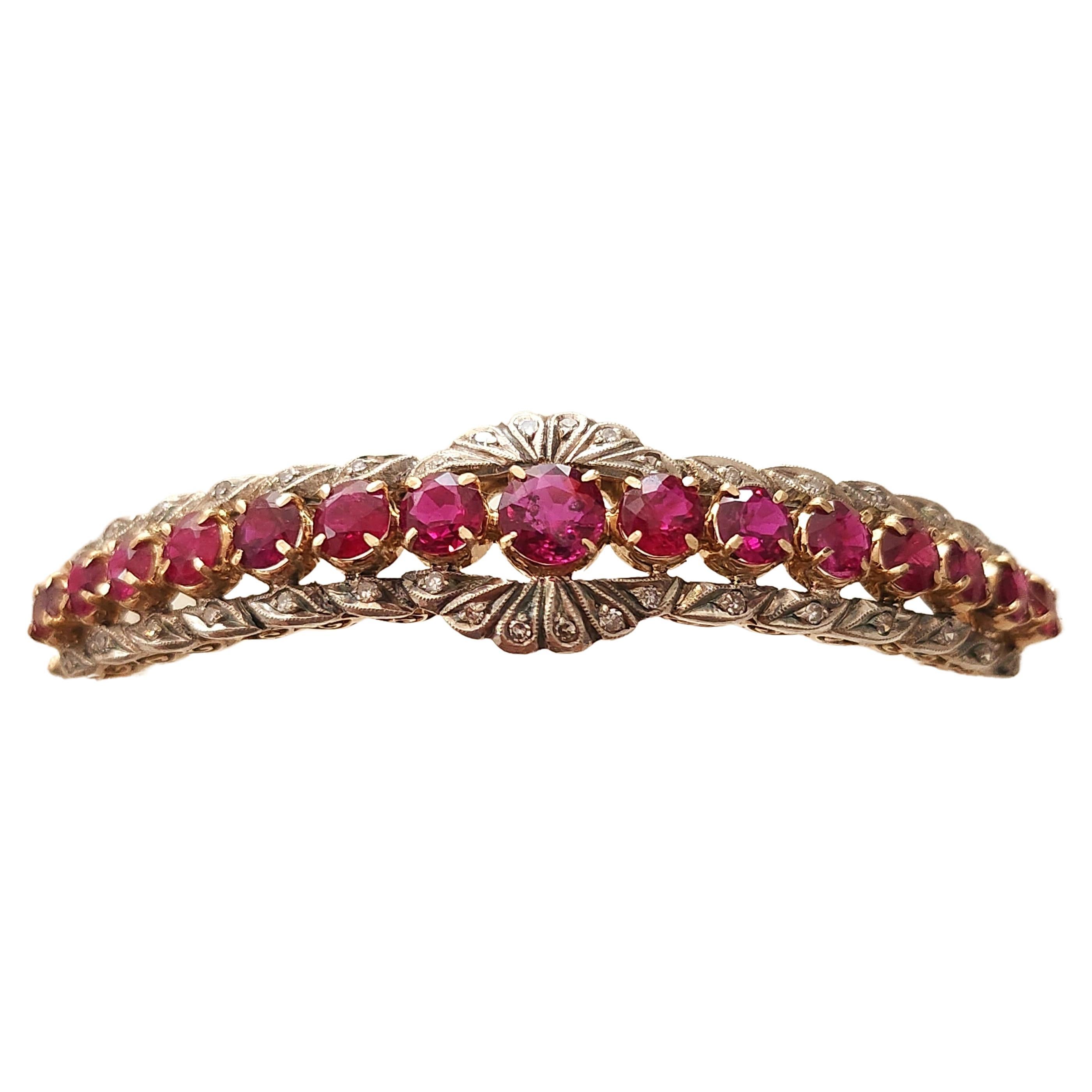 Antike rubin burmise orgine pigion blut farbe bangel armband mit einem geschätzten gewicht von 4 karat flankiert mit kleinen diamanten in 14k gold durchbrochene arbeit stil auf armband seiten armband breite 6cm halle markiert 56 kaiserlich russische
