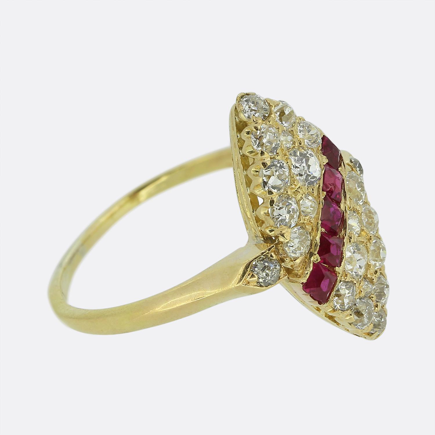 Victorien Bague navette ancienne en rubis et diamants en vente