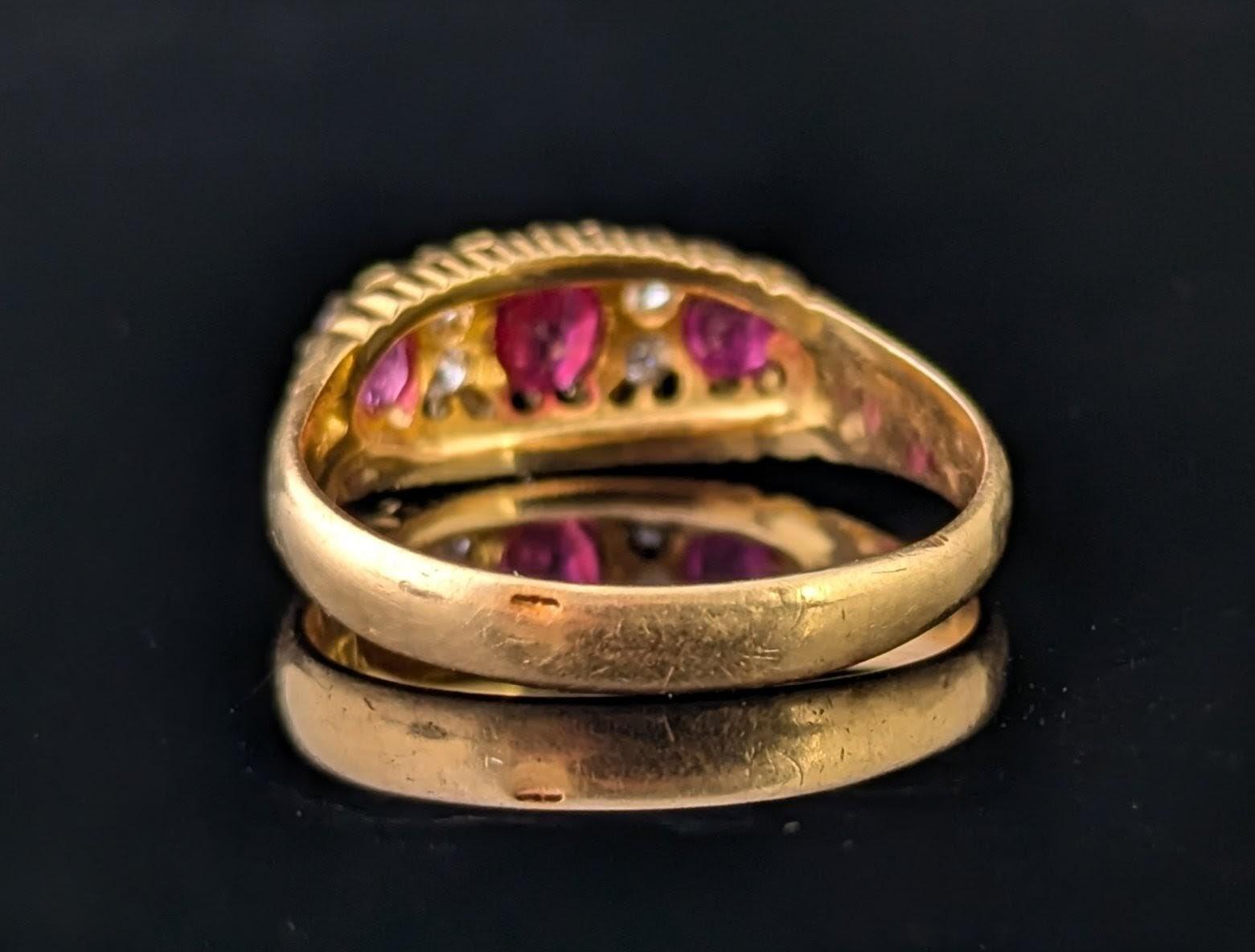 Bague ancienne en or jaune 18 carats, rubis et diamants en vente 1