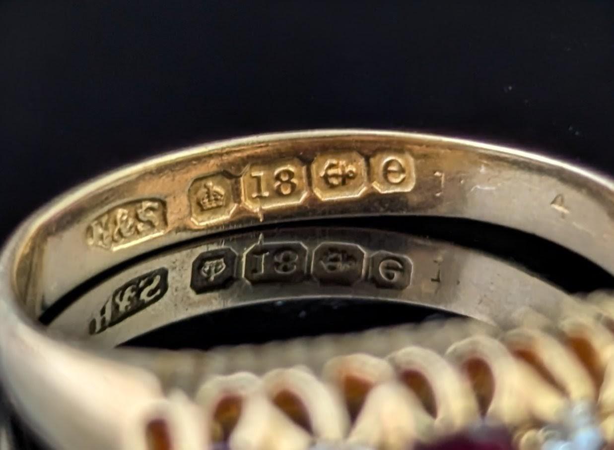 Bague ancienne en or jaune 18 carats, rubis et diamants en vente 3