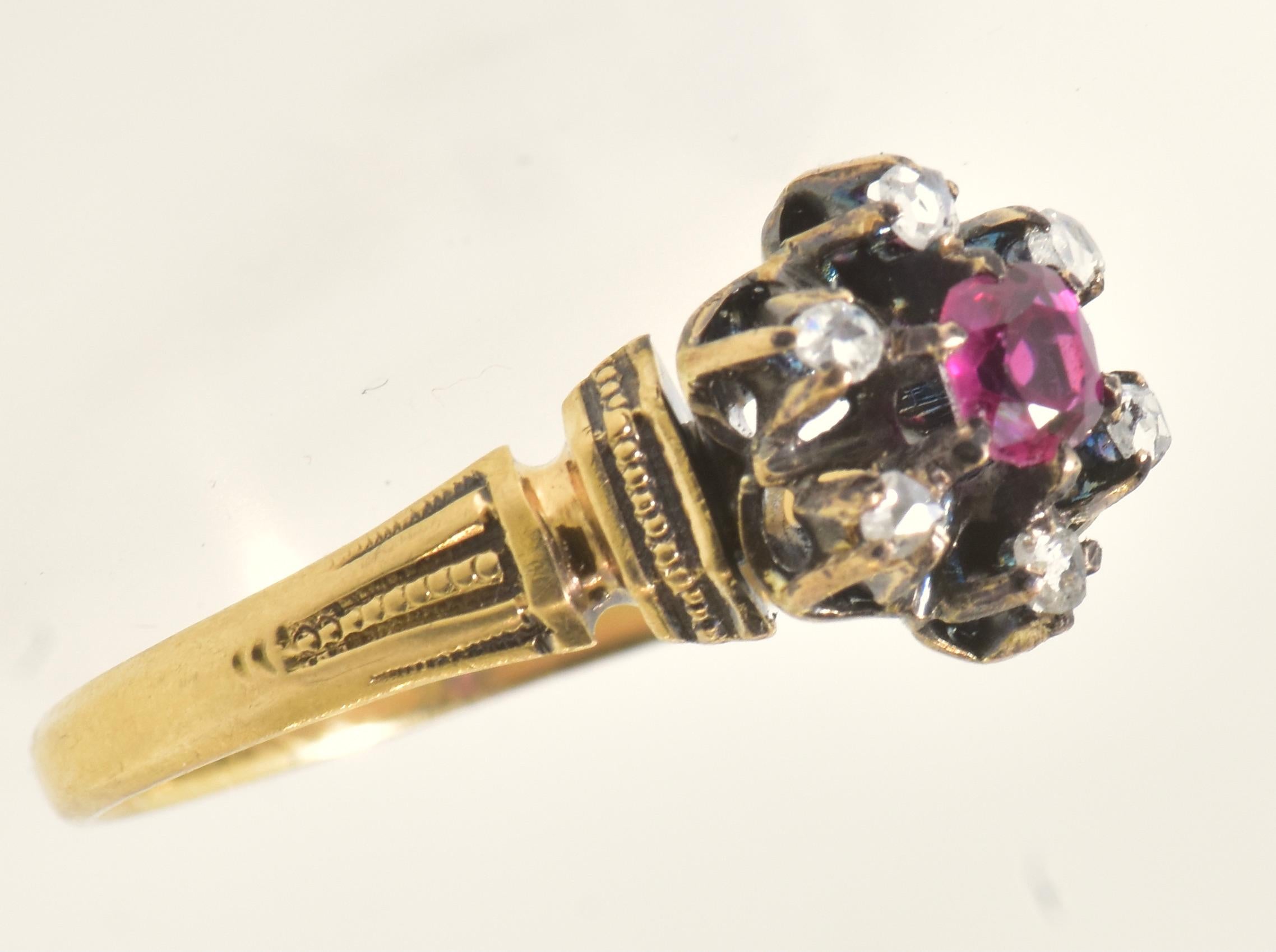 Antiker Ring mit Rubin und Diamanten, um 1880 (Hochviktorianisch) im Angebot