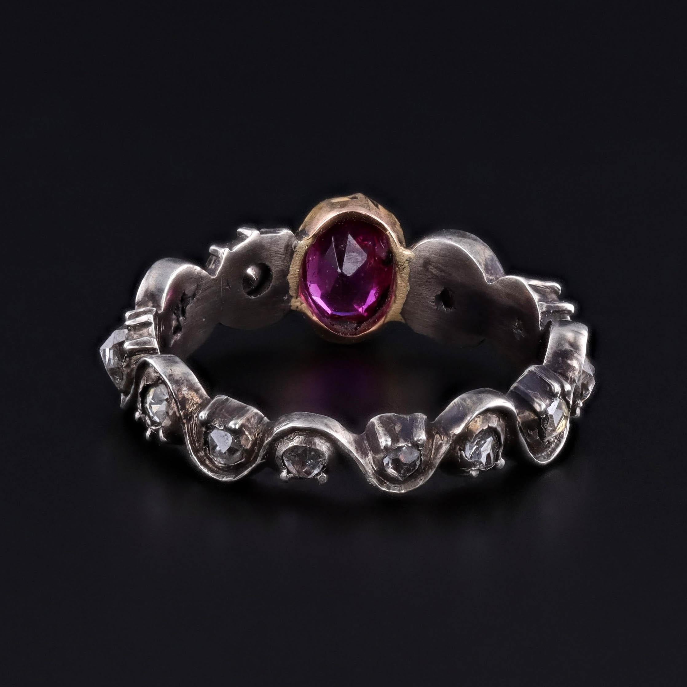 Taglio ovale Antique Ruby and Diamond Ring of 14k Gold and Silver in vendita