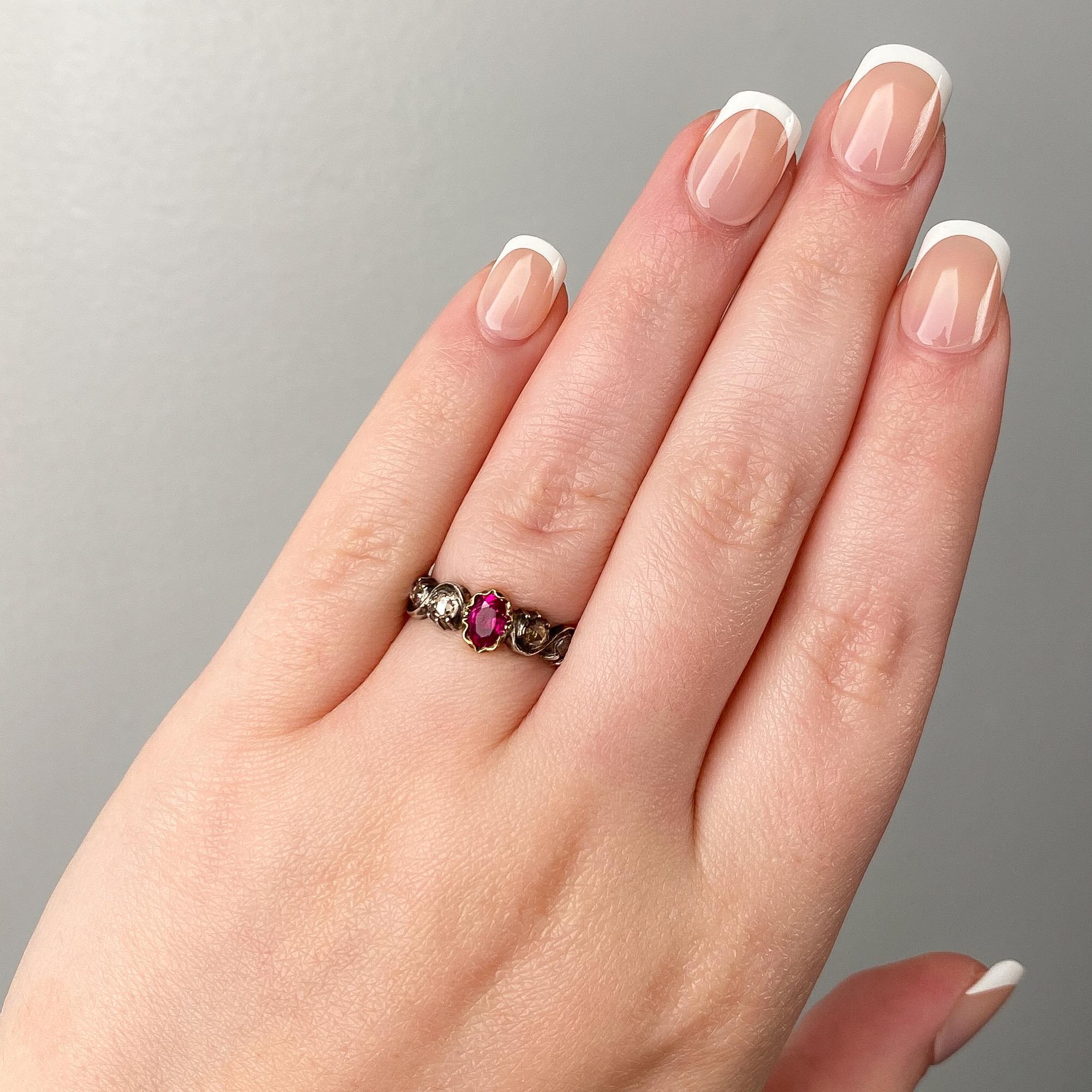 Antique Ruby and Diamond Ring of 14k Gold and Silver In condizioni buone in vendita a Lewisburg, PA