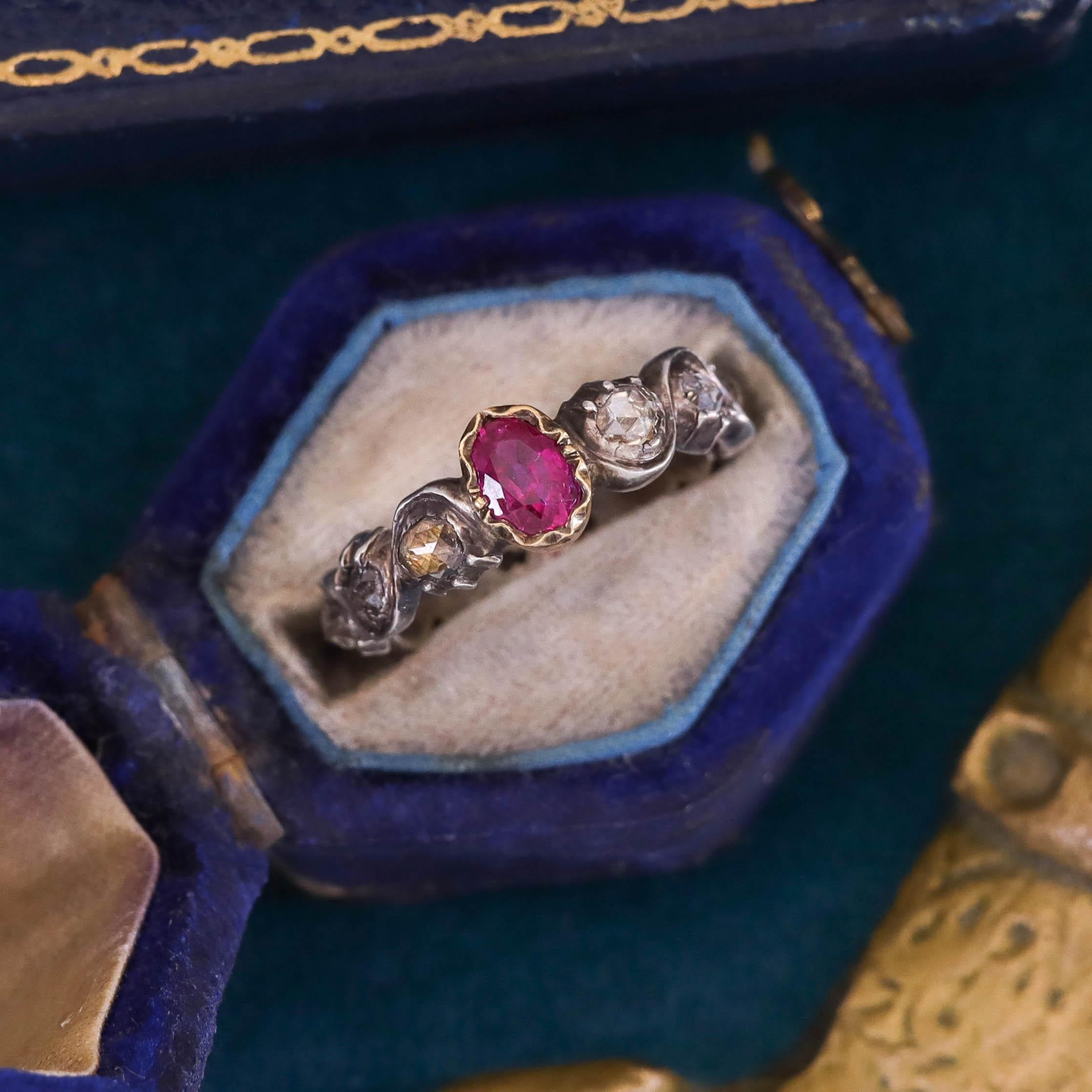 Donna Antique Ruby and Diamond Ring of 14k Gold and Silver in vendita