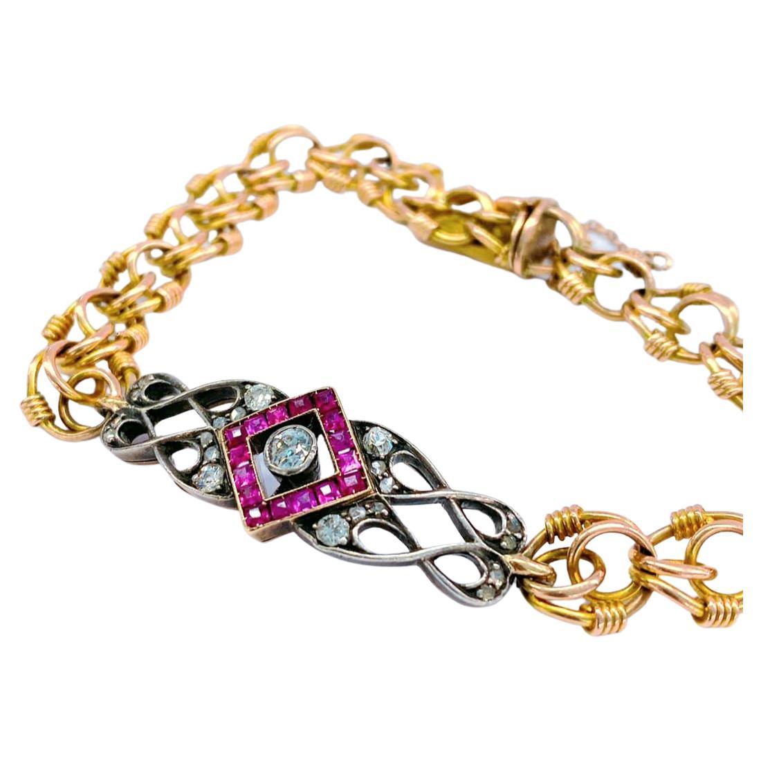 Antico bracciale russo a maglie in stile open work con rubini taglio baguet e diamanti taglio old mine con peso stimato di 0,70 carati. Il bracciale è lungo 19 cm e il peso totale dell'oro è di 19 grammi ed è stato realizzato a oddessa durante