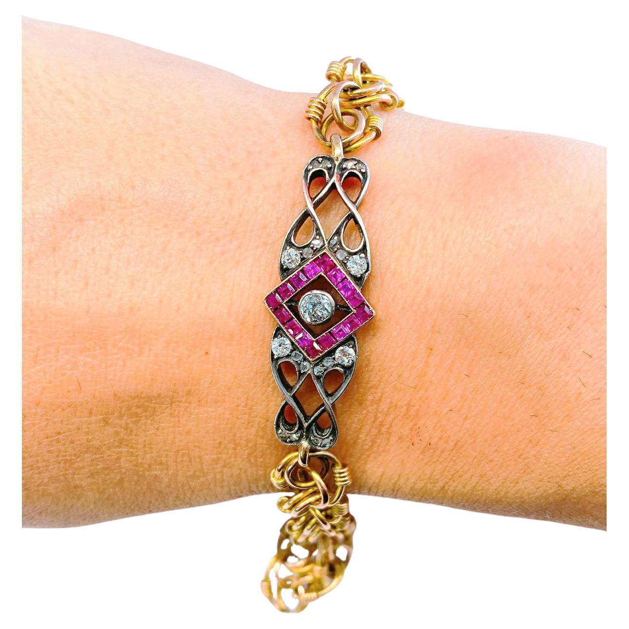 Bracciale antico in oro russo con rubini e diamanti A Link in vendita 1