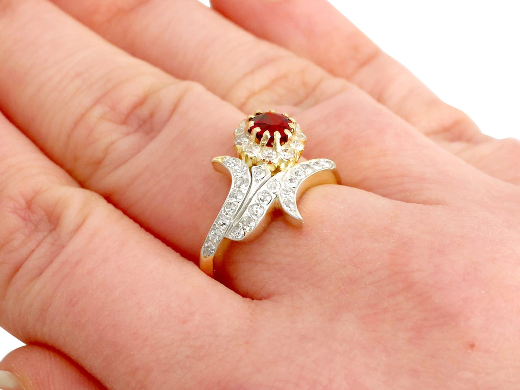 Antiker Twist-Ring aus Gelbgold mit Rubin und Diamant im Angebot 3