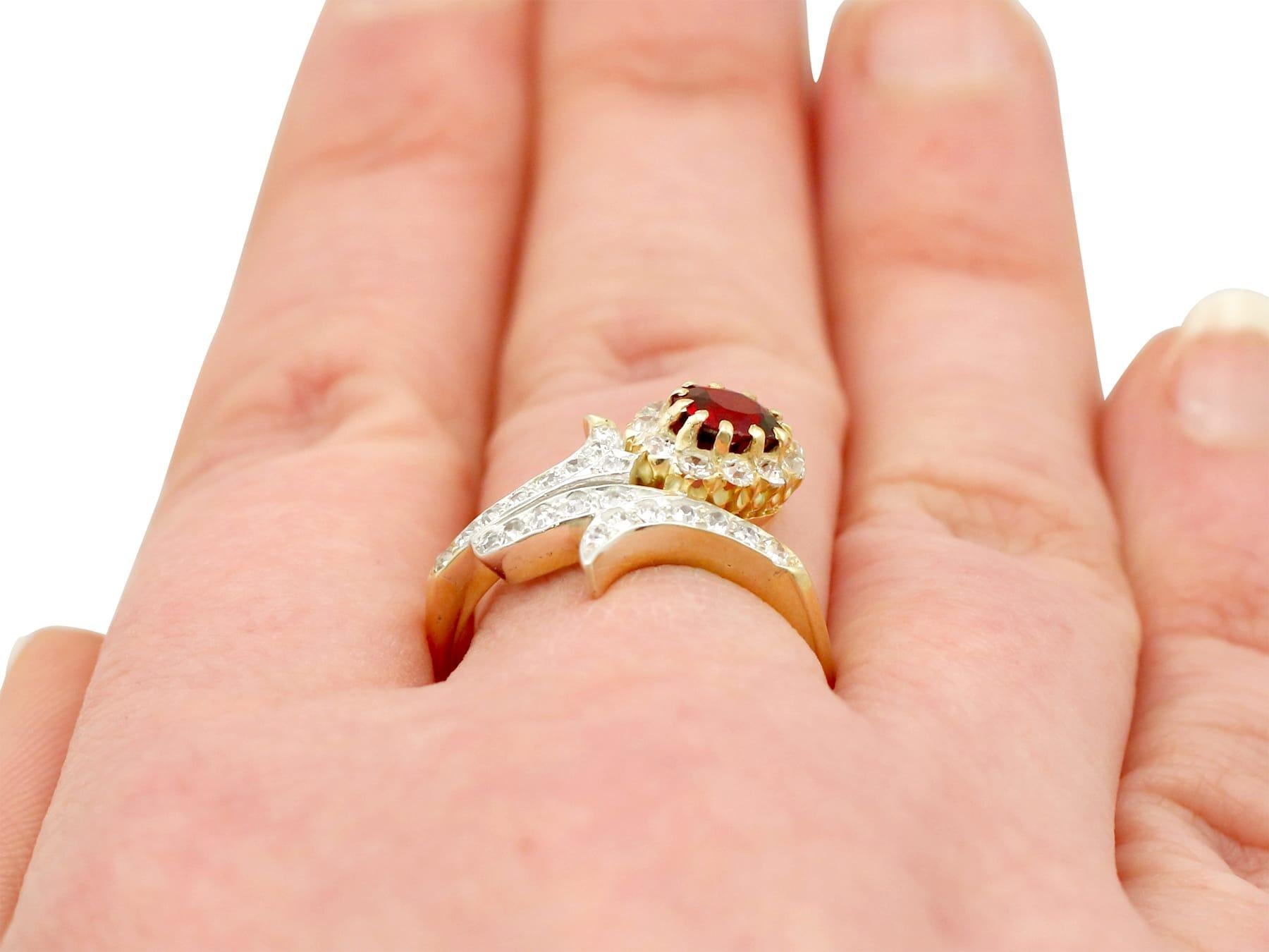 Antiker Twist-Ring aus Gelbgold mit Rubin und Diamant im Angebot 4