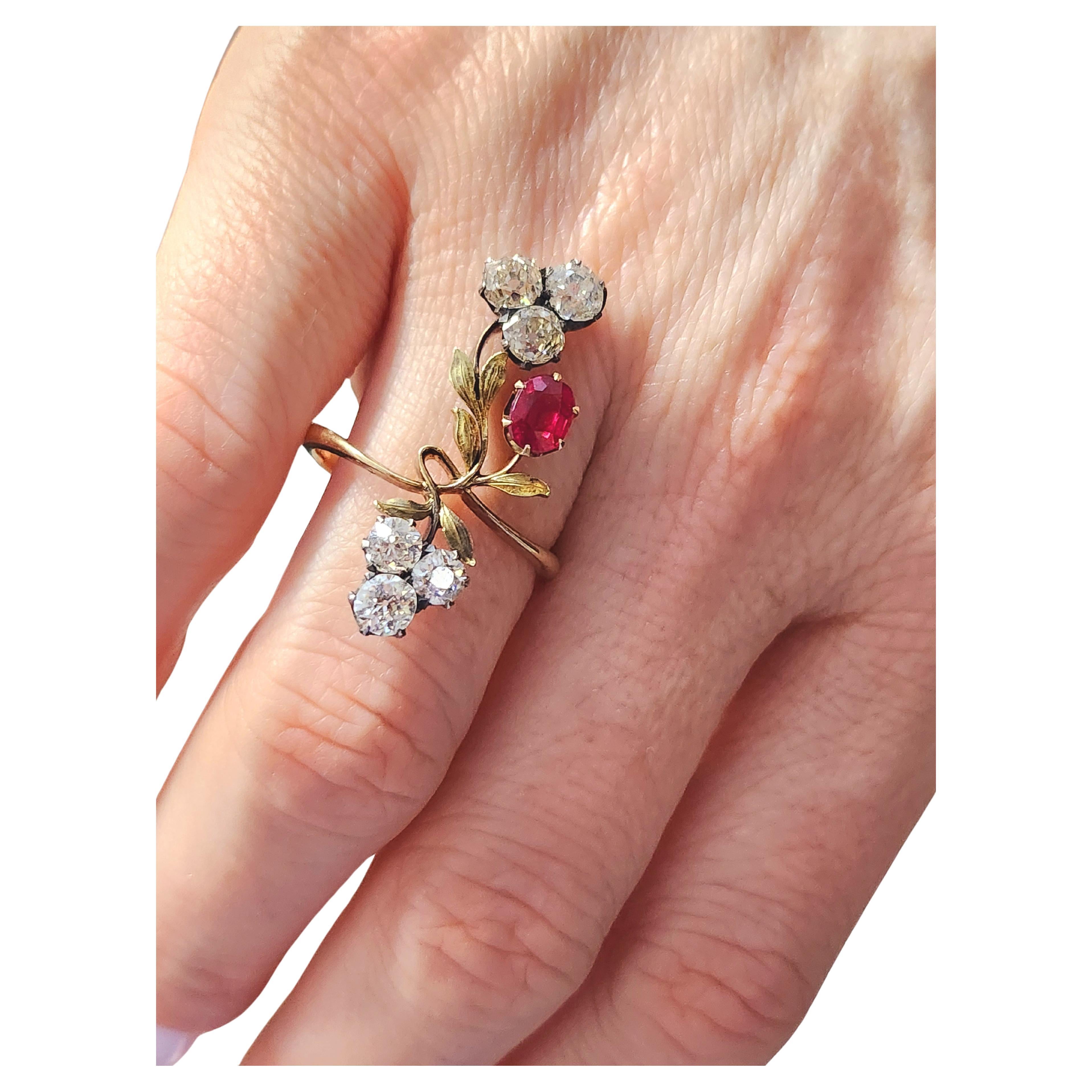 Antiker Goldring mit Rubin und Diamant im Minenschliff im Zustand „Gut“ im Angebot in Cairo, EG