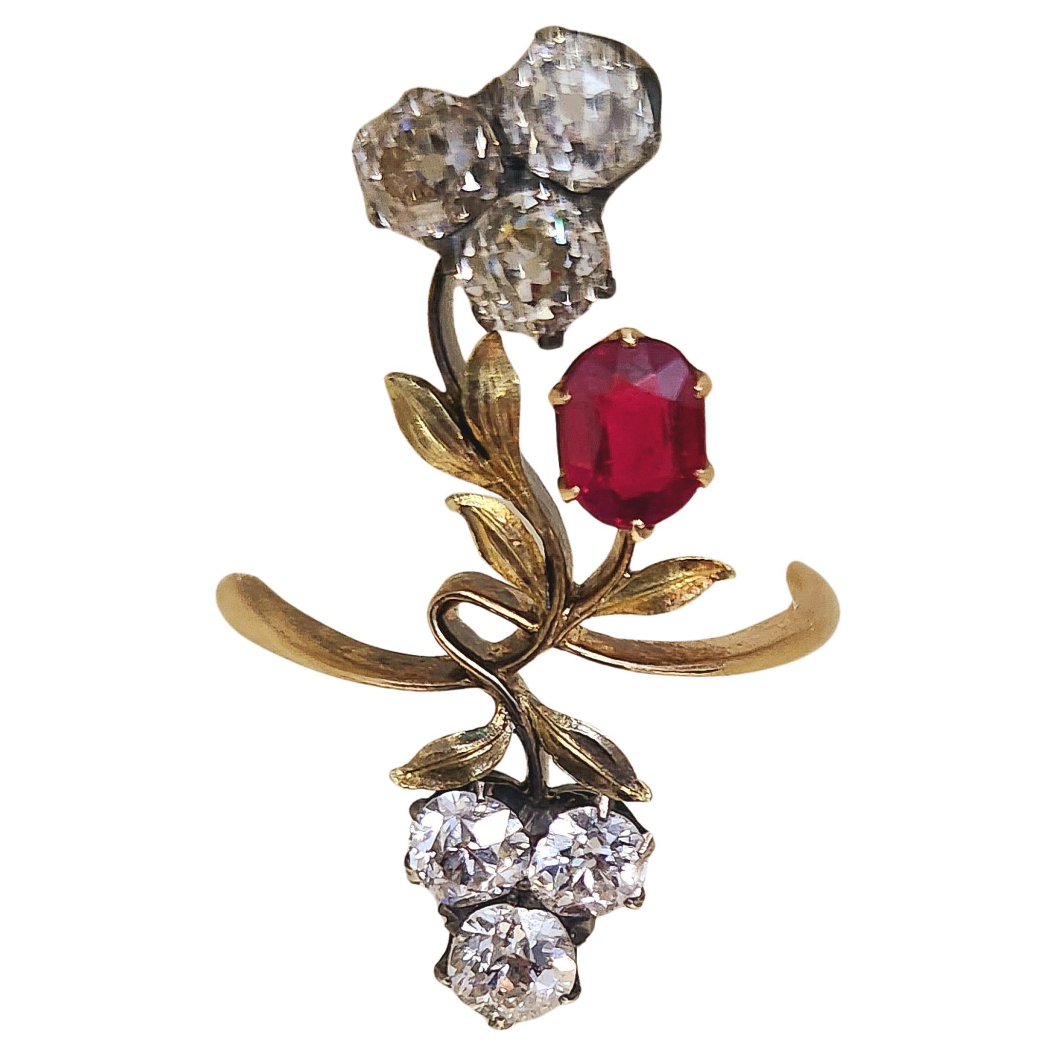 Antiker Goldring mit Rubin und Diamant im Minenschliff Damen im Angebot