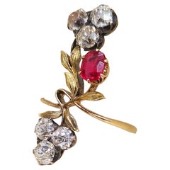Antiguo Anillo de Oro con Rubí y Diamantes talla Mina Antigua