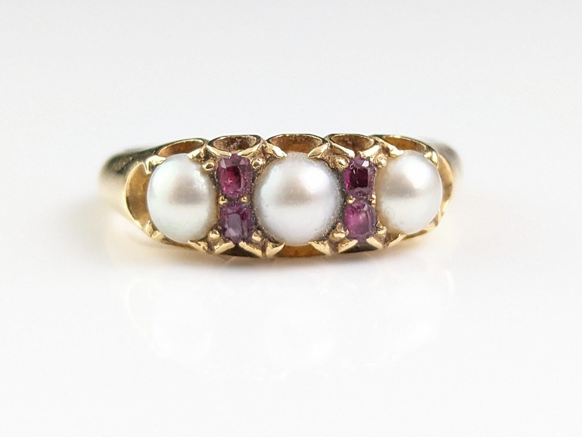 Antique Ruby and Split pearl ring, 18k yellow gold  For Sale 2