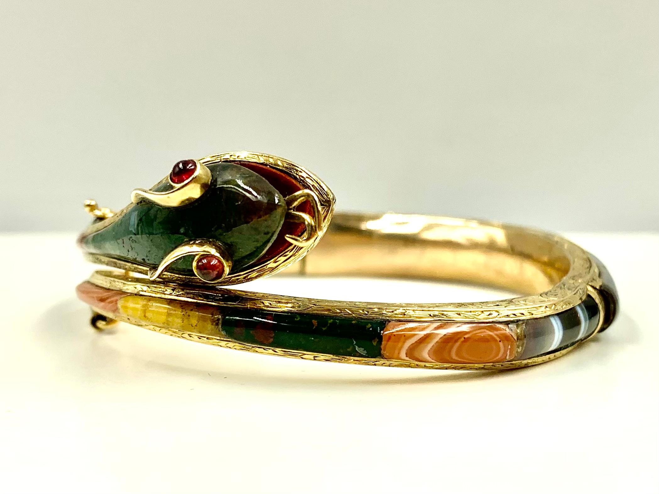 Antique Ruby, Bloodstone, Carnelian, Moss Agate 14K Yellow Gold Snake Bracelet en venta 5