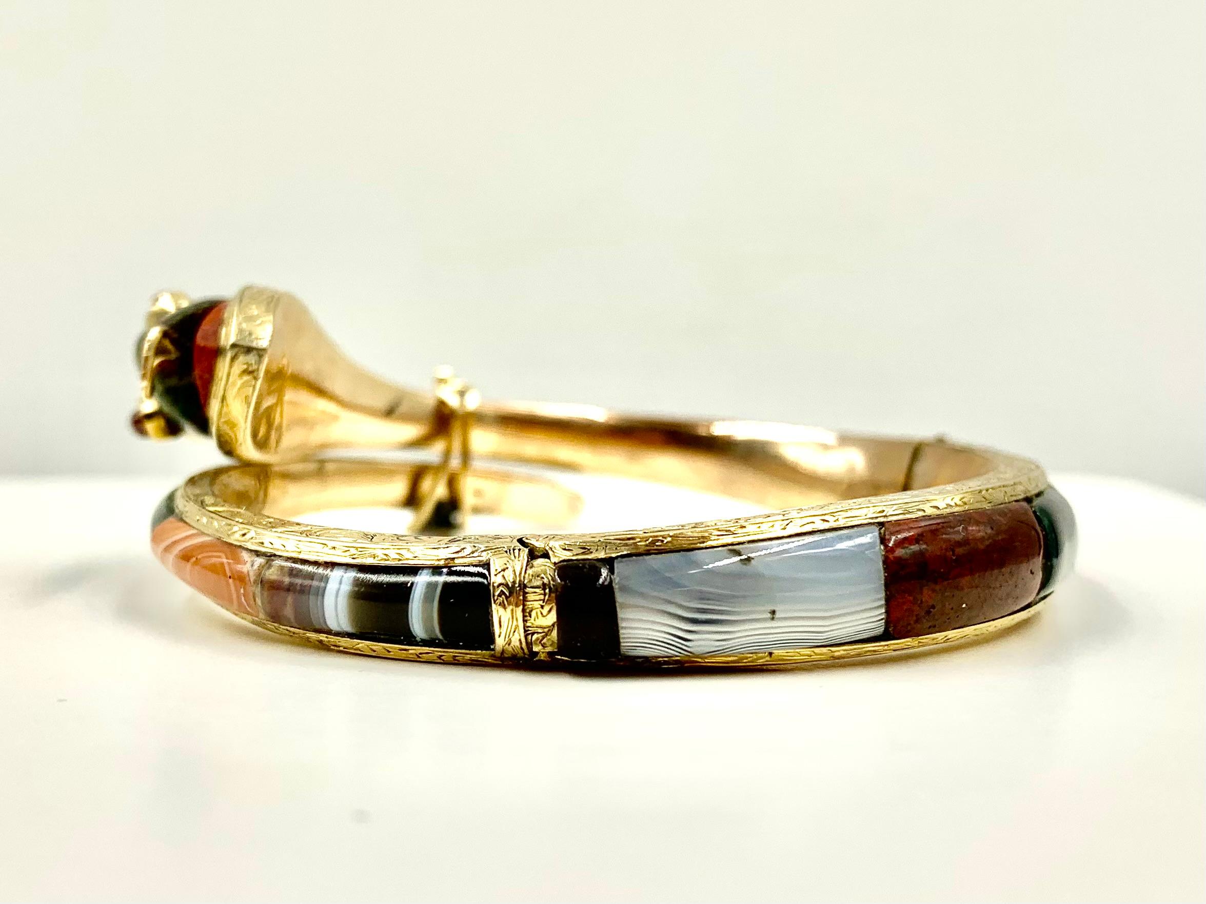 Antique Ruby, Bloodstone, Carnelian, Moss Agate 14K Yellow Gold Snake Bracelet en venta 6