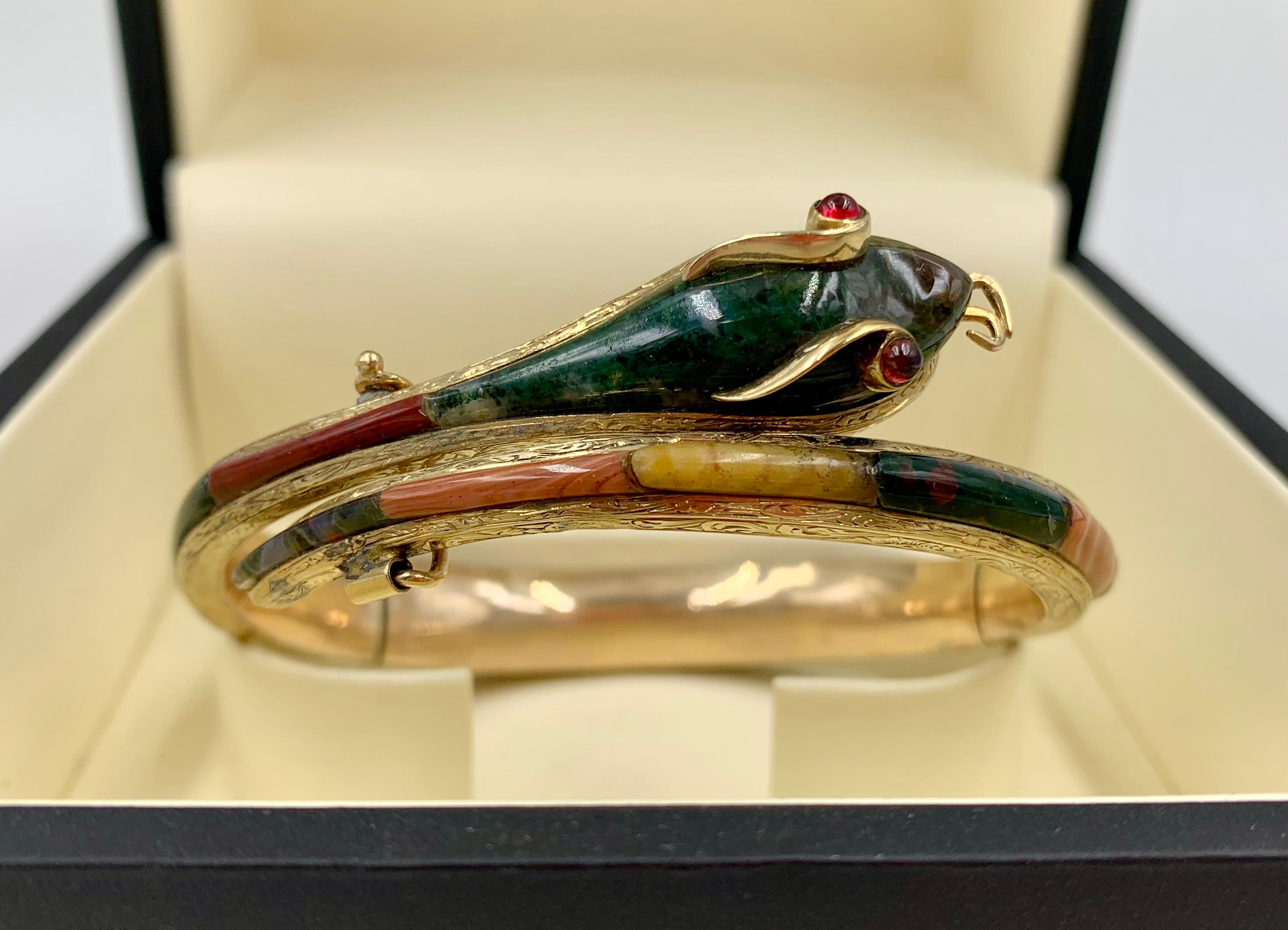 Antique Ruby, Bloodstone, Carnelian, Moss Agate 14K Yellow Gold Snake Bracelet en venta 9