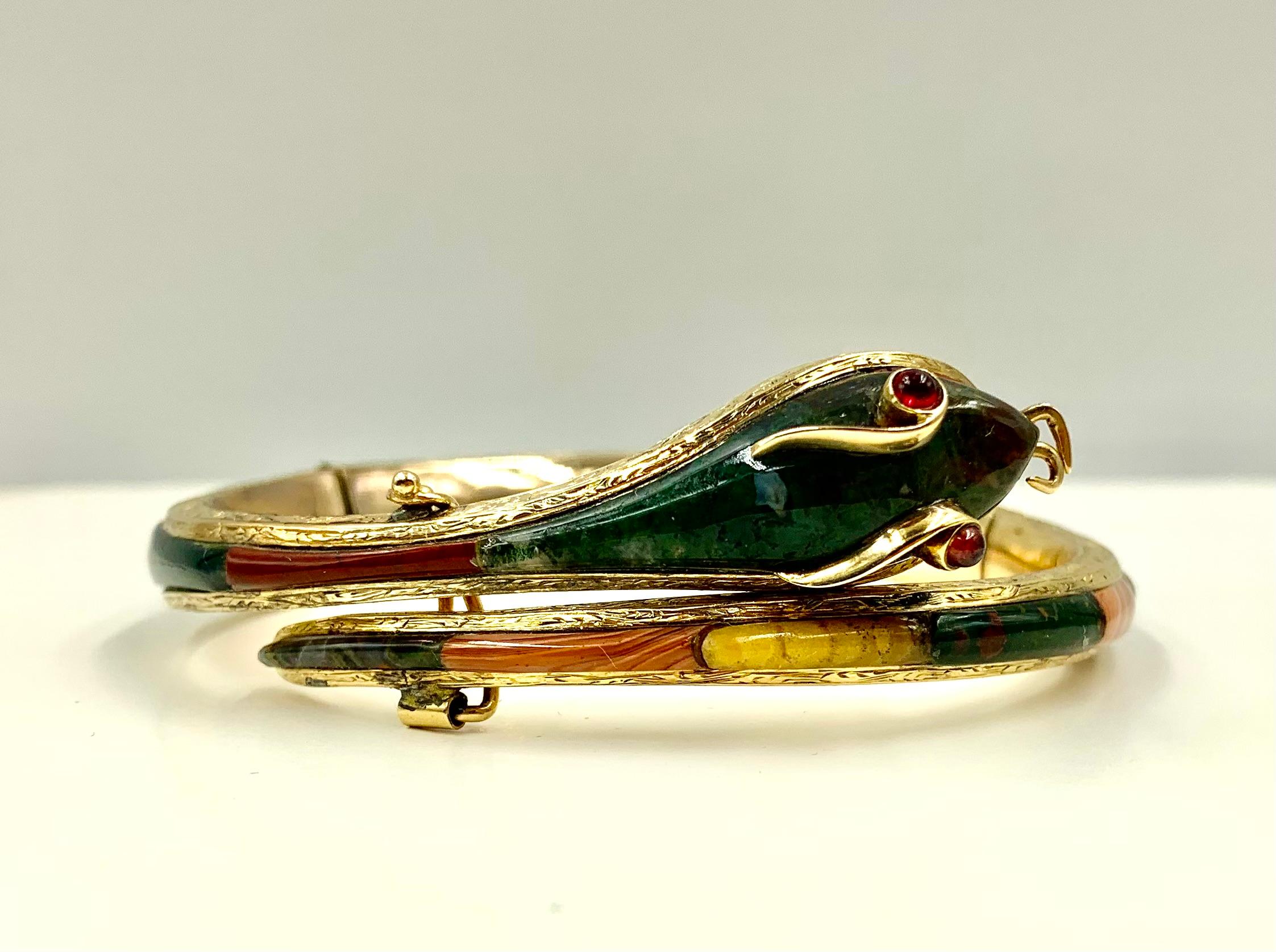 Antique Ruby, Bloodstone, Carnelian, Moss Agate 14K Yellow Gold Snake Bracelet en venta 11