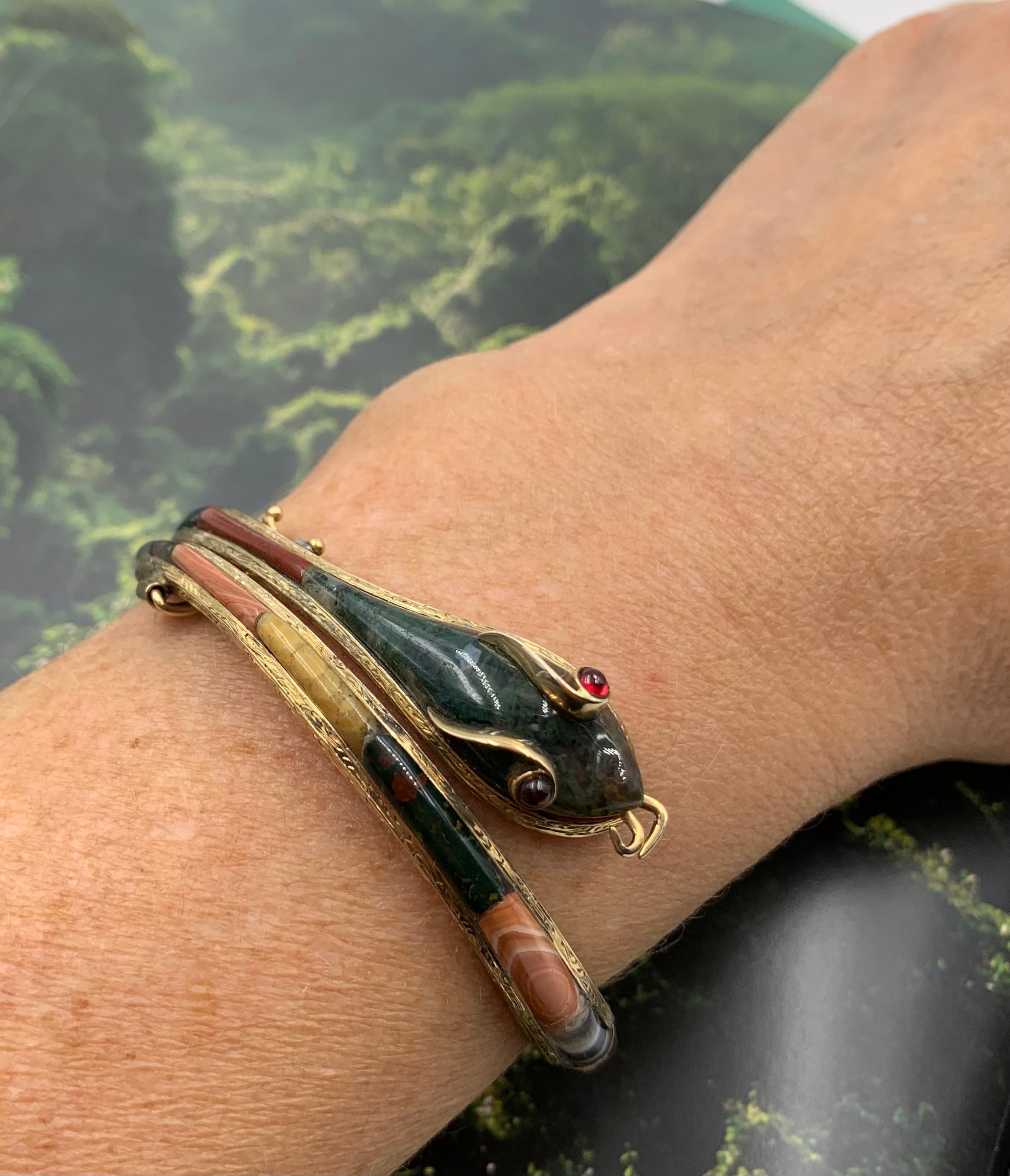 Femenino o masculino Antique Ruby, Bloodstone, Carnelian, Moss Agate 14K Yellow Gold Snake Bracelet en venta