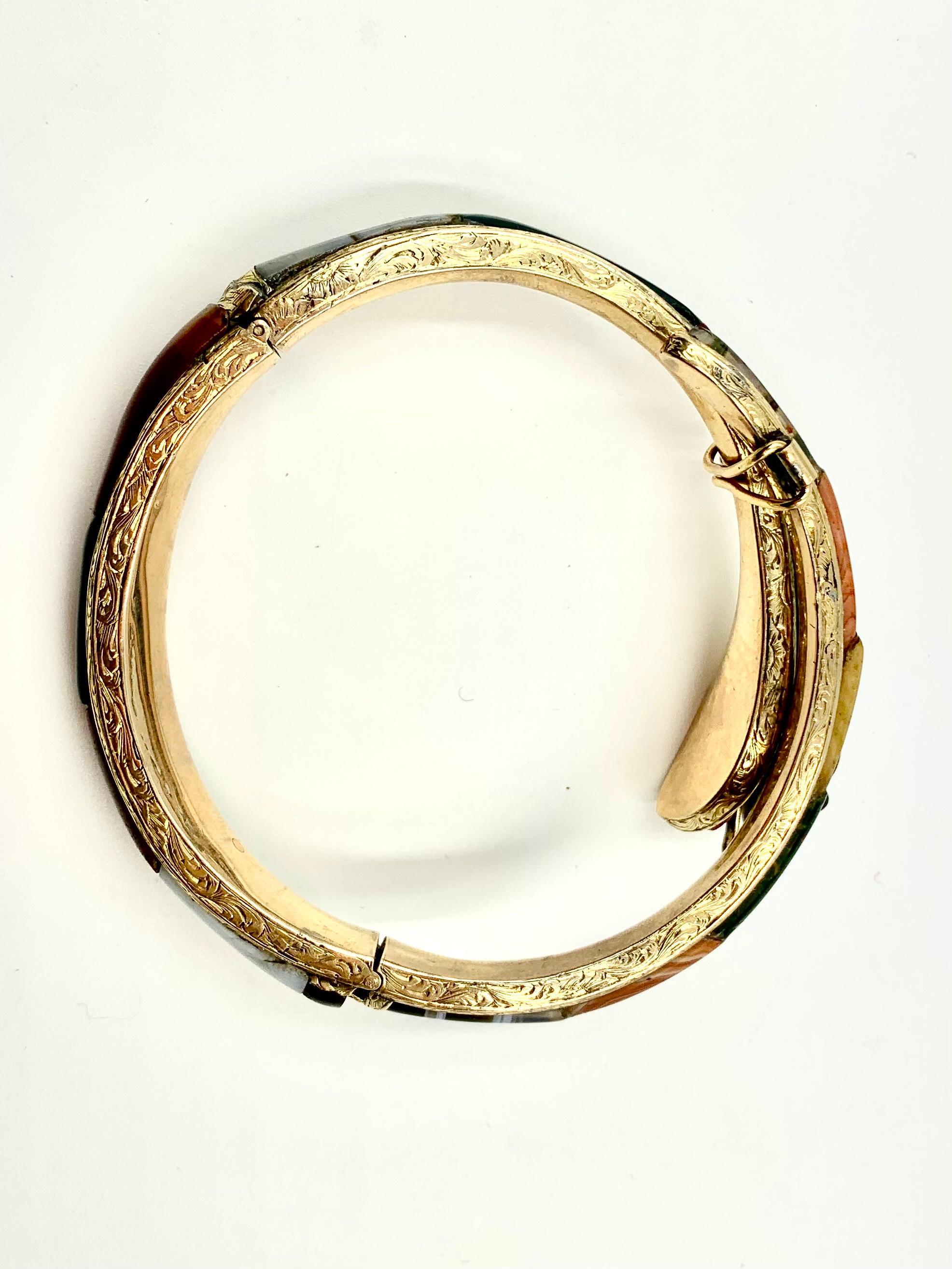 Antique Ruby, Bloodstone, Carnelian, Moss Agate 14K Yellow Gold Snake Bracelet en venta 3