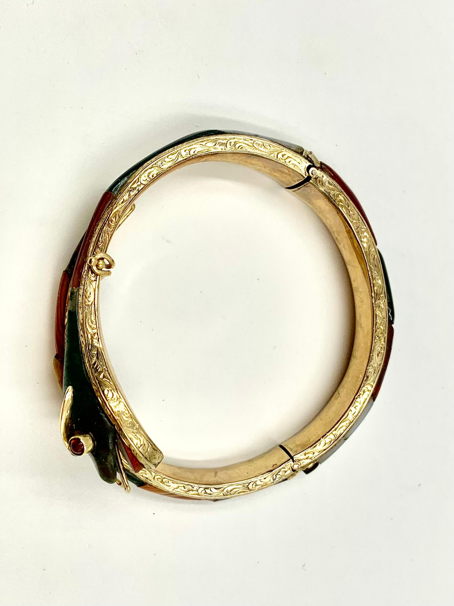 Antique Ruby, Bloodstone, Carnelian, Moss Agate 14K Yellow Gold Snake Bracelet en venta 4