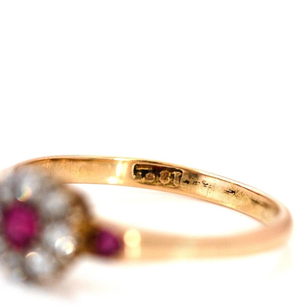 Antiker Rubin-Diamant-Halo-Ring aus 18 Karat Gold im Angebot 4