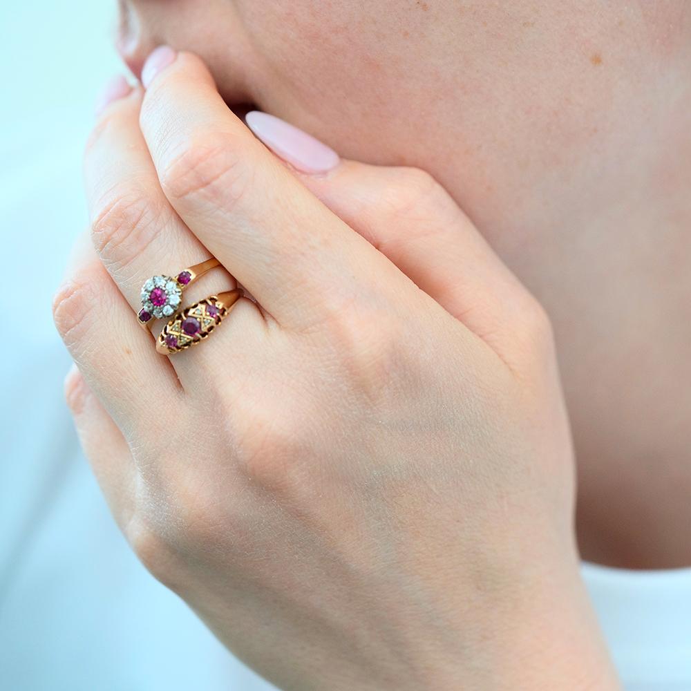Antiker Rubin-Diamant-Halo-Ring aus 18 Karat Gold im Angebot 5
