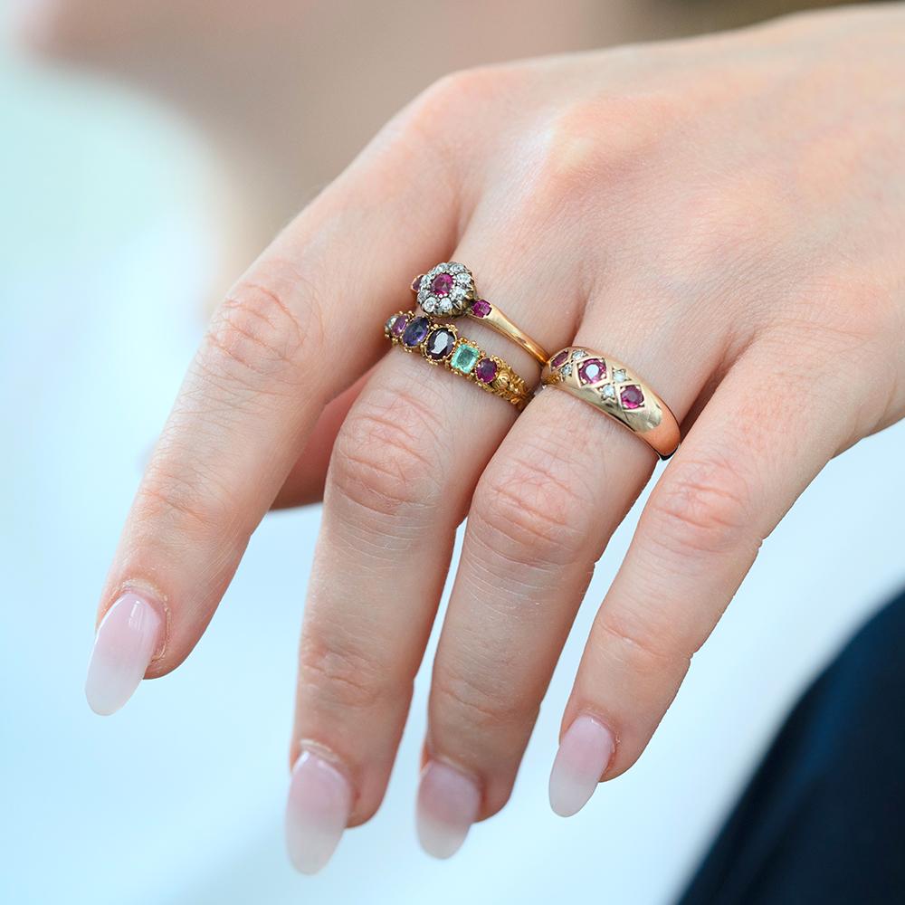 Antiker Rubin-Diamant-Halo-Ring aus 18 Karat Gold im Angebot 6