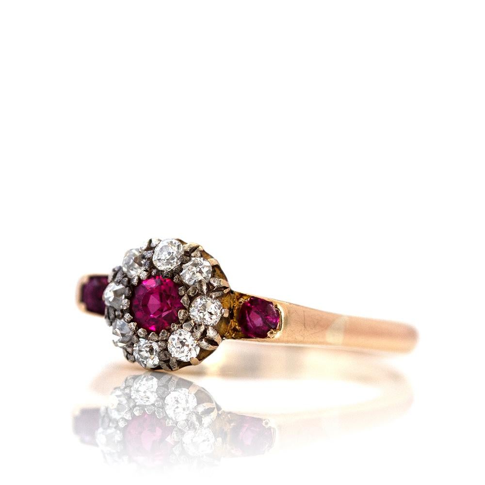 Antiker Rubin-Diamant-Halo-Ring aus 18 Karat Gold Damen im Angebot