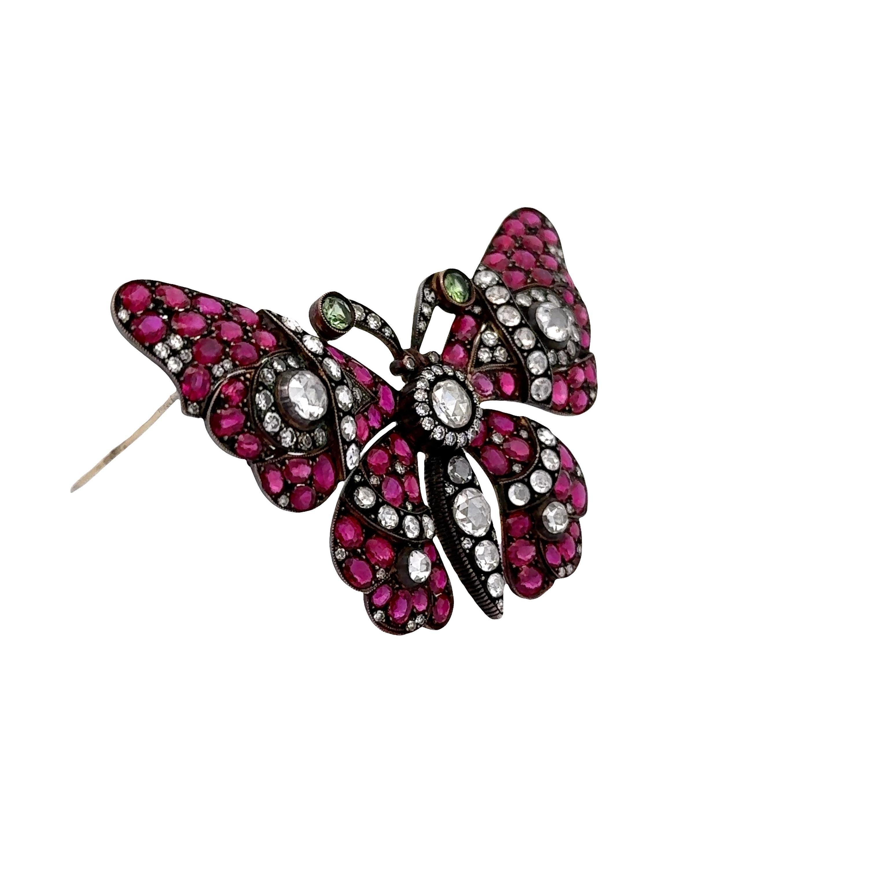 Antike Rubin & Diamant 18k Gold Schmetterling Brosche (Alteuropäischer Brillantschliff) im Angebot