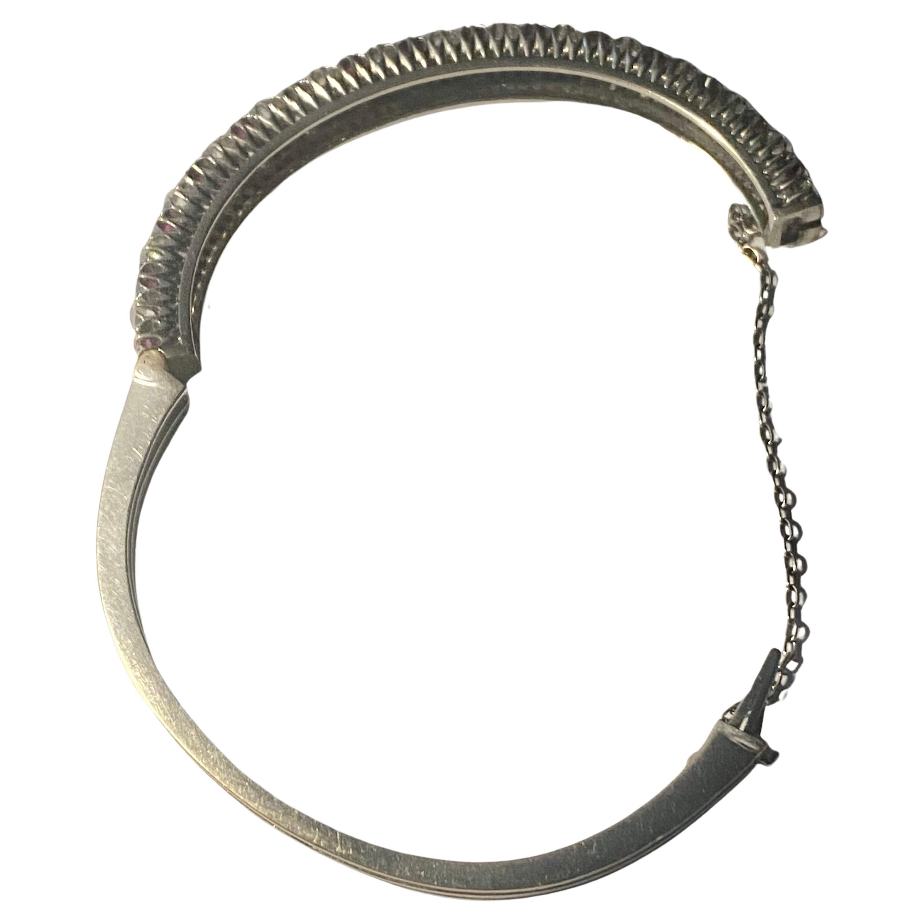 Bracelet jonc antique à charnières en or 18 carats avec rubis et diamants, c. 1900 en vente 8