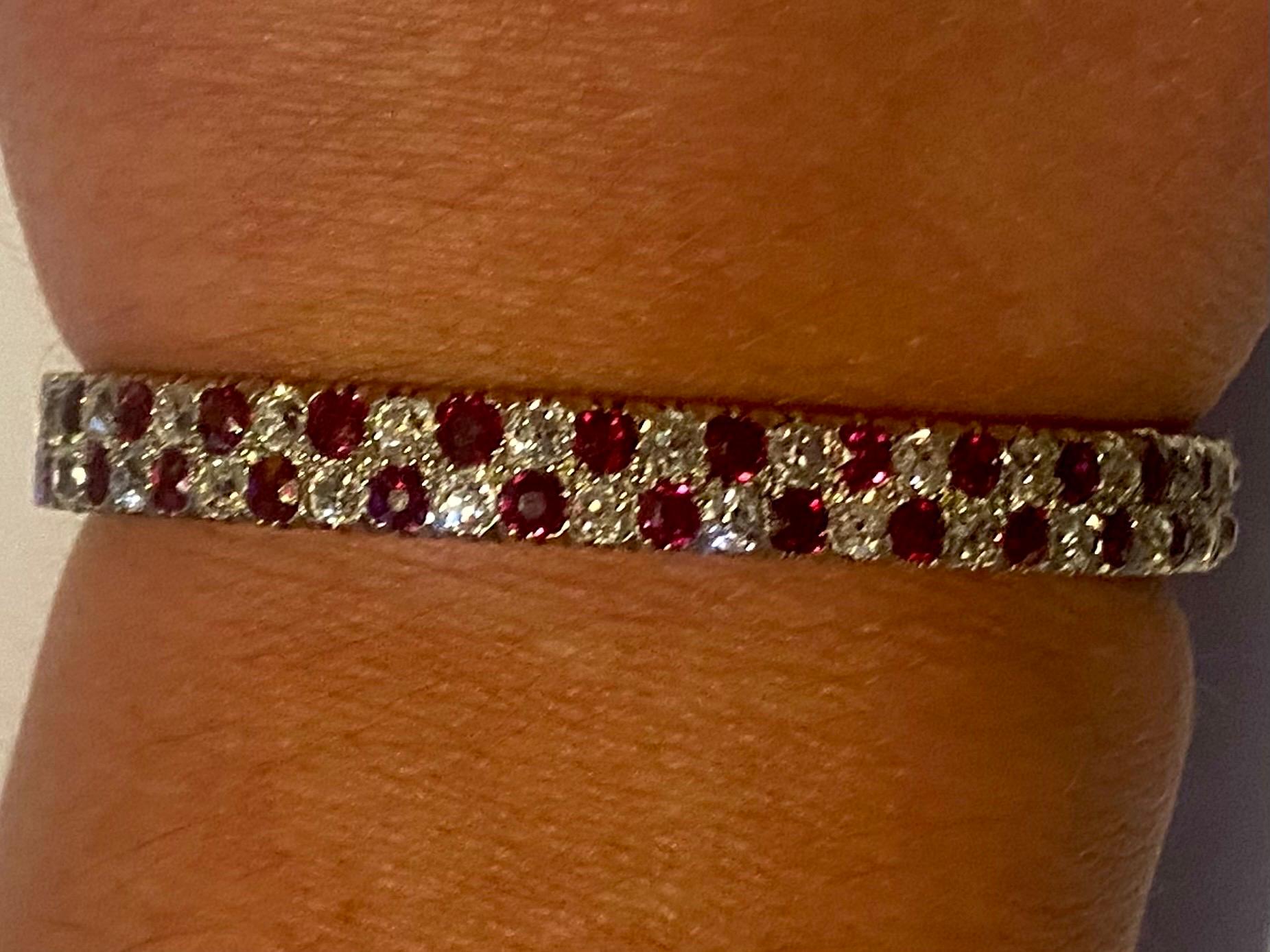 Bracelet jonc antique à charnières en or 18 carats avec rubis et diamants, c. 1900 Pour femmes en vente