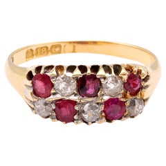 Antiker Schachbrettring mit Rubin und Diamant aus 18 Karat Gelbgold