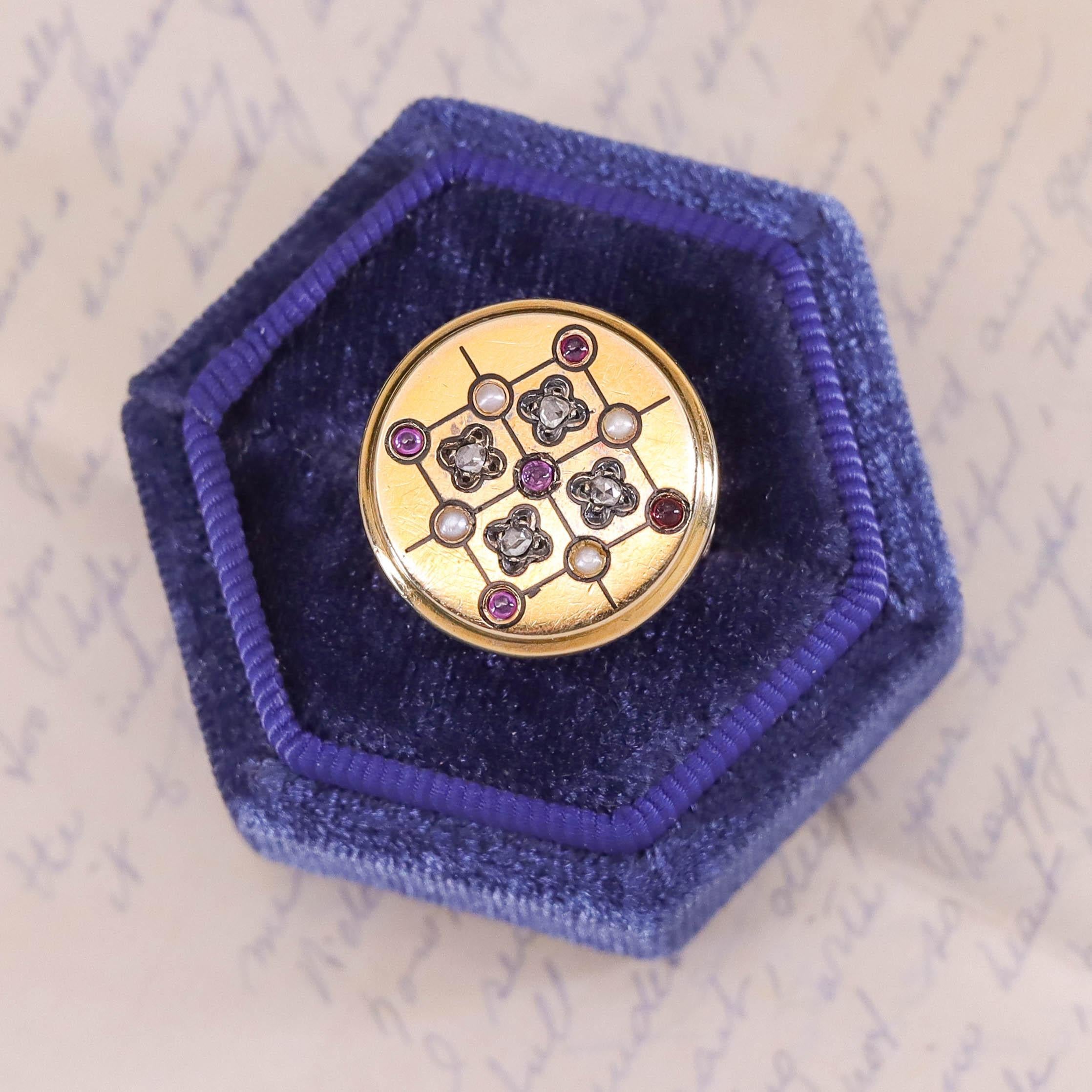 Antique Ruby, Diamond and Pearl Button Ring of 18k Gold For Sale 1