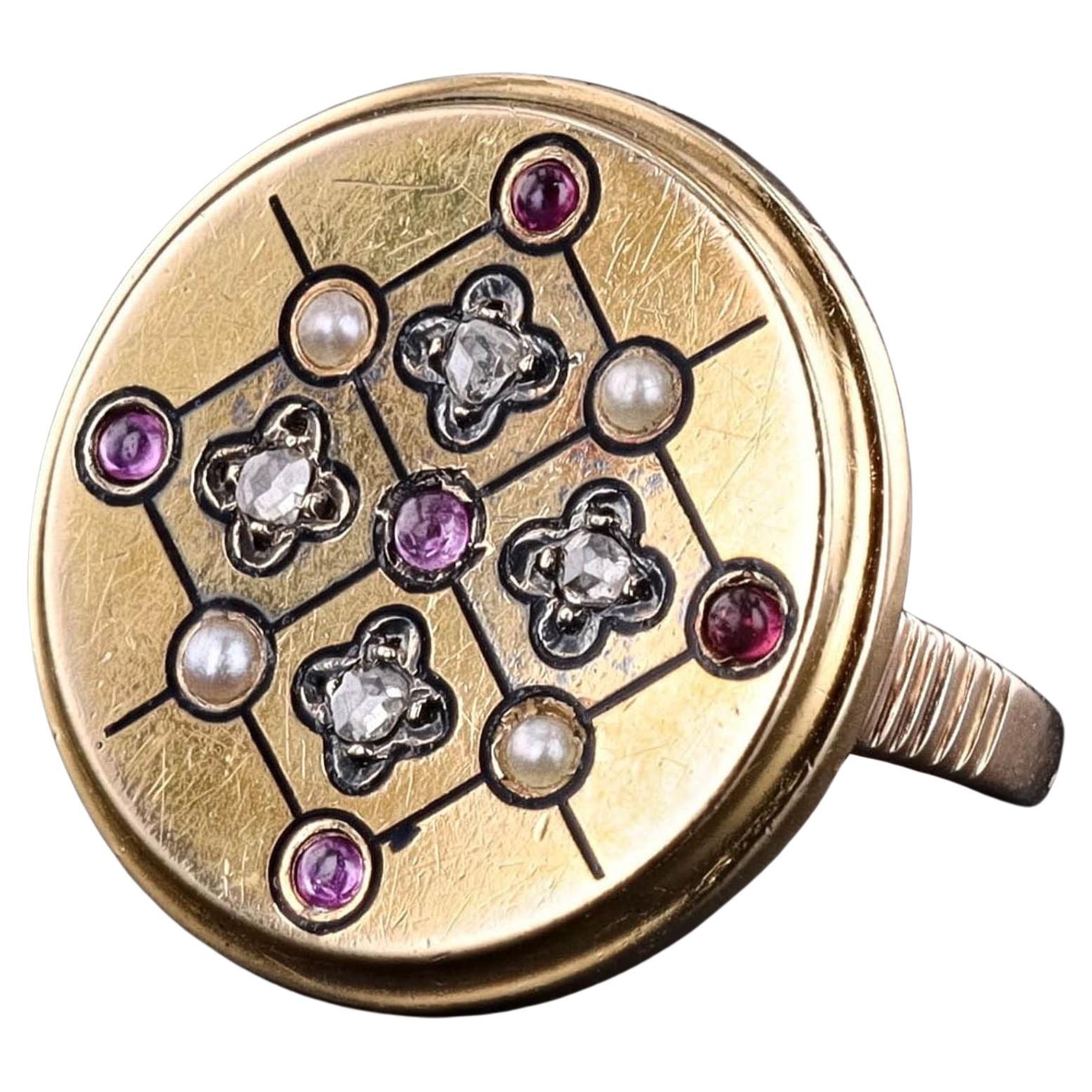 Bague bouton ancienne en or 18k avec rubis, diamants et perles en vente