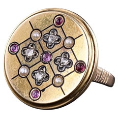 Bague bouton ancienne en or 18k avec rubis, diamants et perles