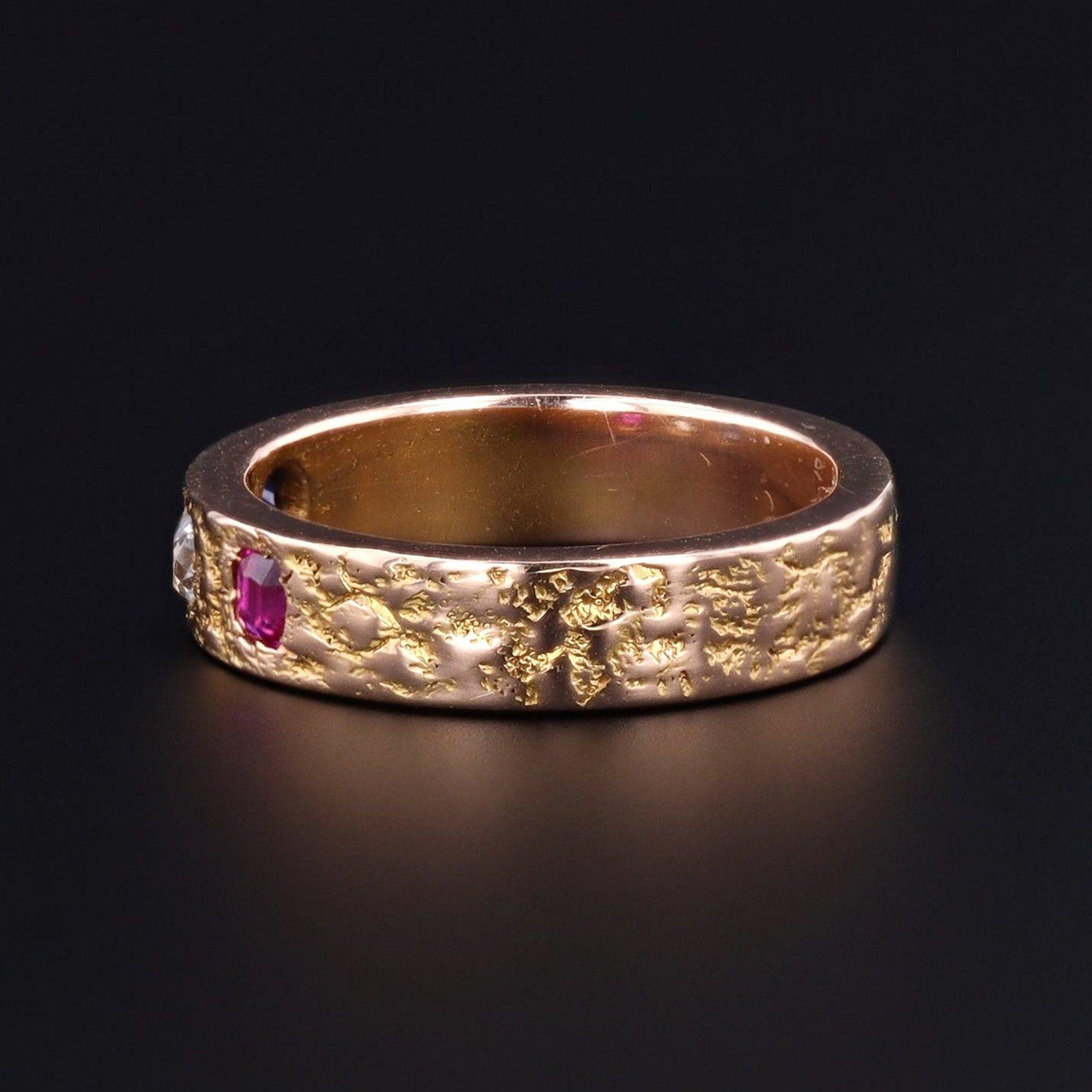 Édouardien Bague ancienne en or 14k avec rubis, diamants et saphirs en vente