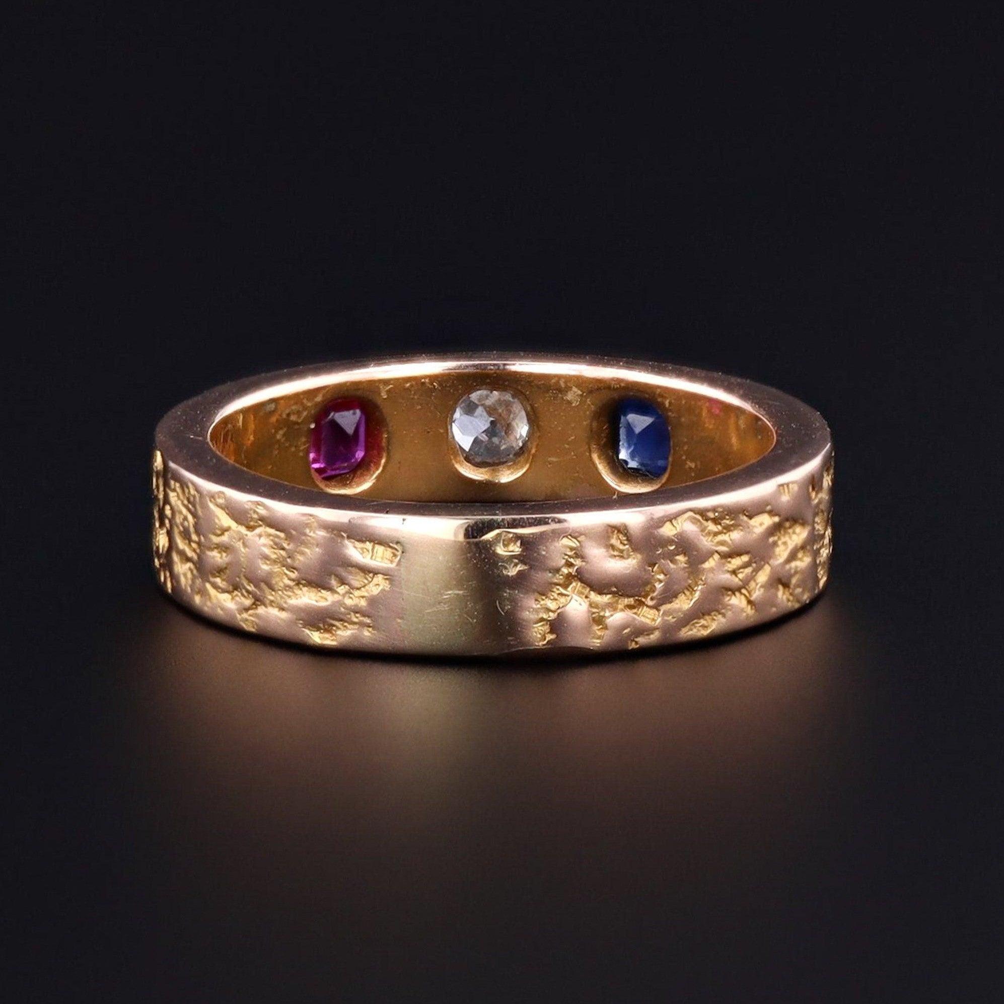Taille coussin Bague ancienne en or 14k avec rubis, diamants et saphirs en vente