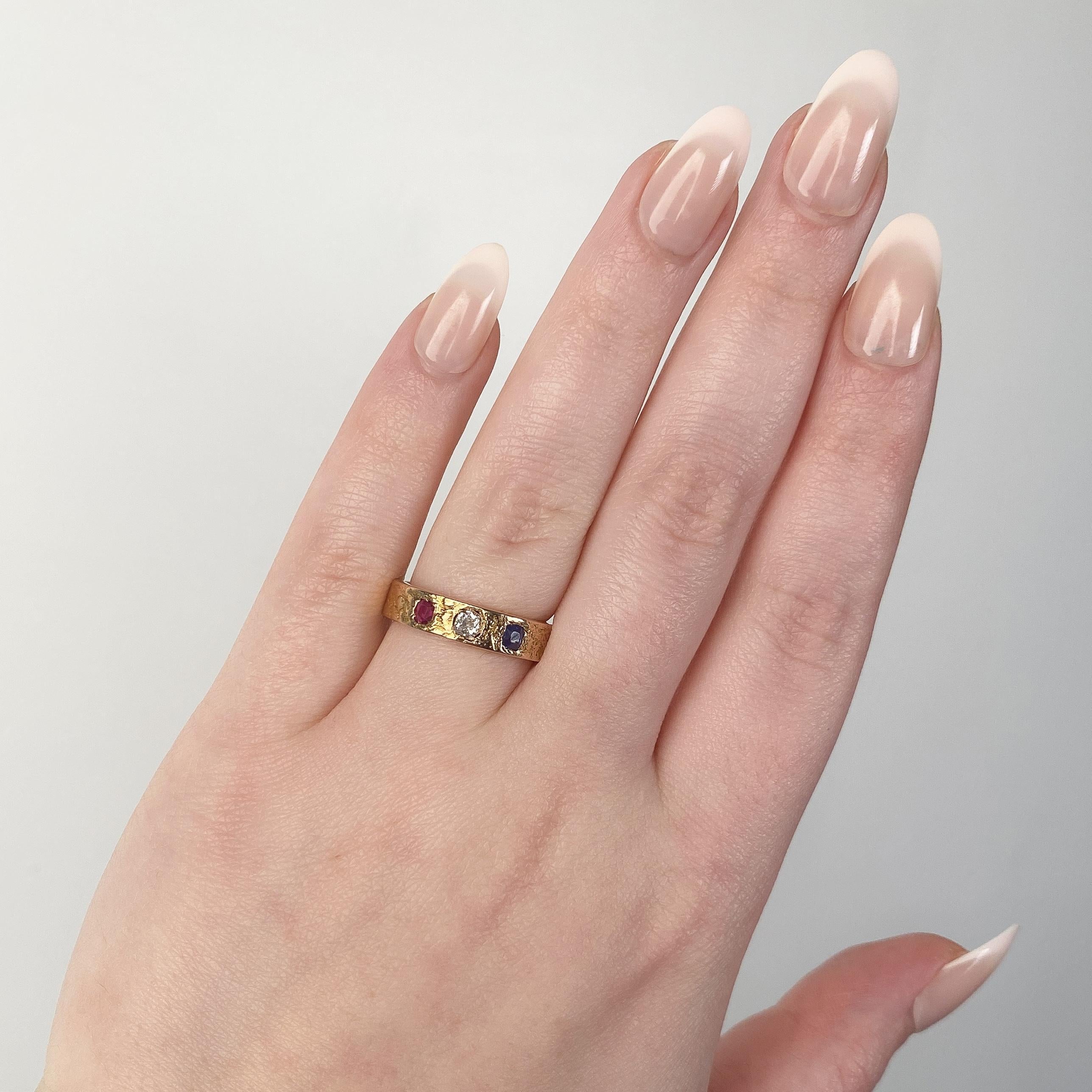 Bague ancienne en or 14k avec rubis, diamants et saphirs Pour femmes en vente