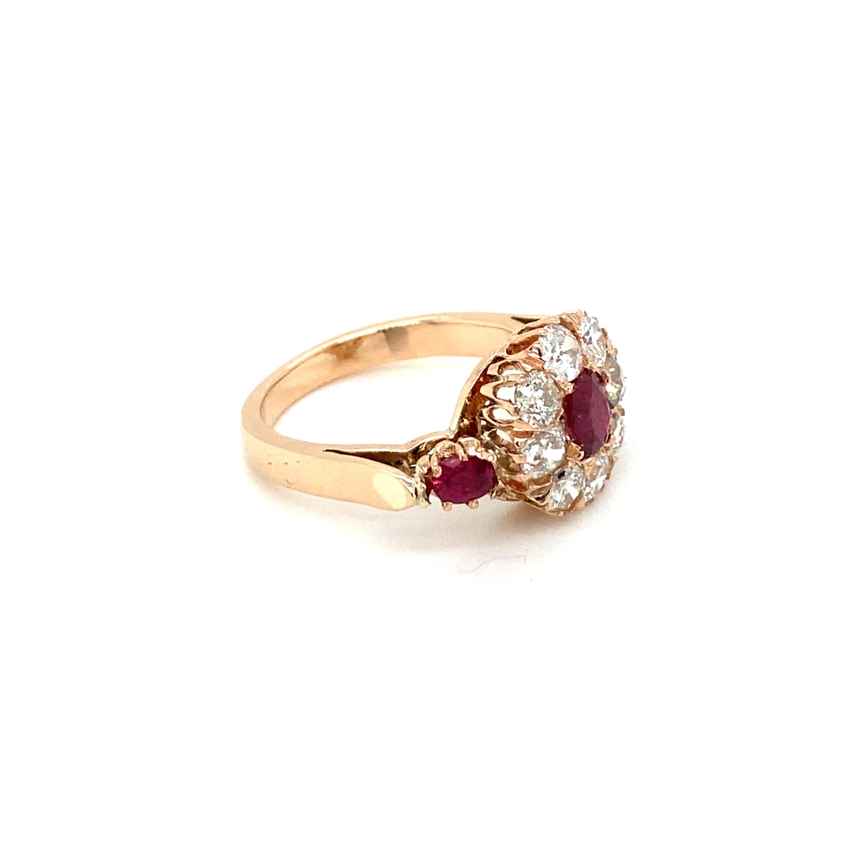 Antique Ruby Diamond Cluster Ring In Excellent Condition In Napoli, Italy