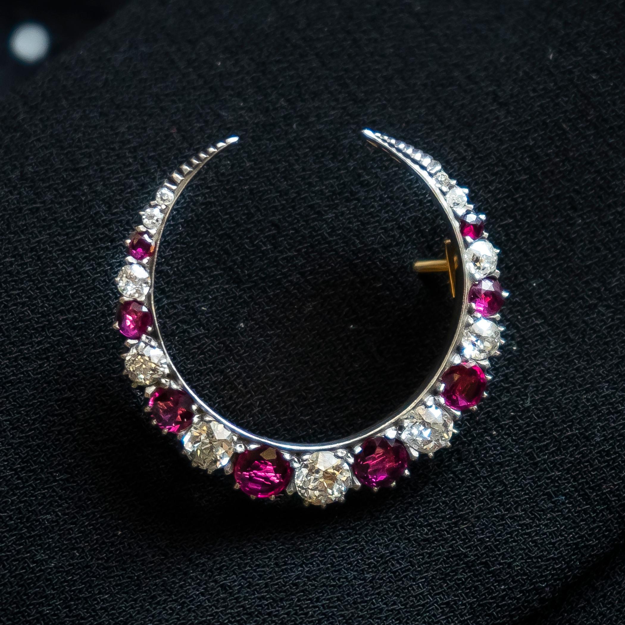 Antique Ruby Diamond Crescent Brooch In Good Condition In London, GB