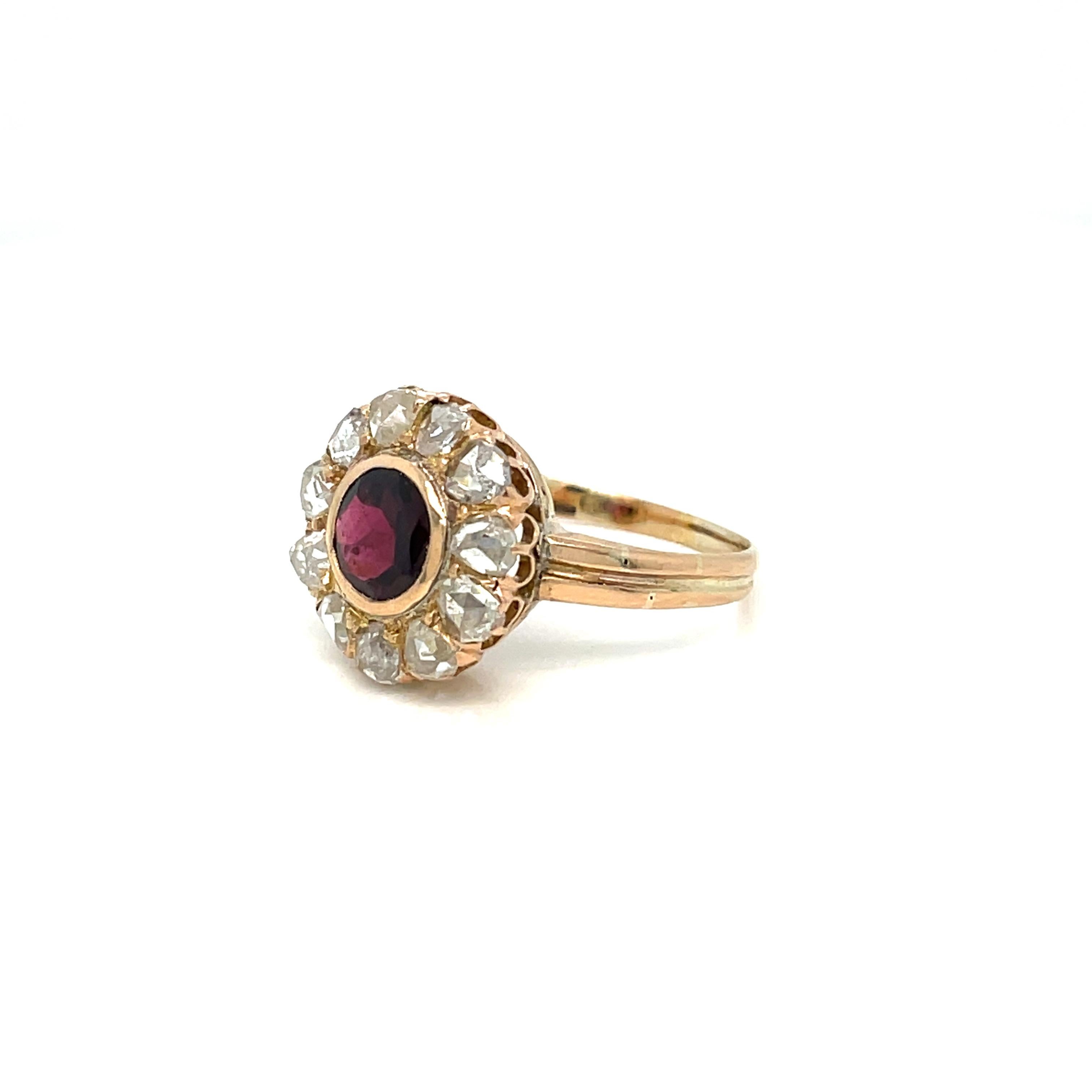 Antique Garnet Diamond Gold Cluster Ring In Excellent Condition In Napoli, Italy
