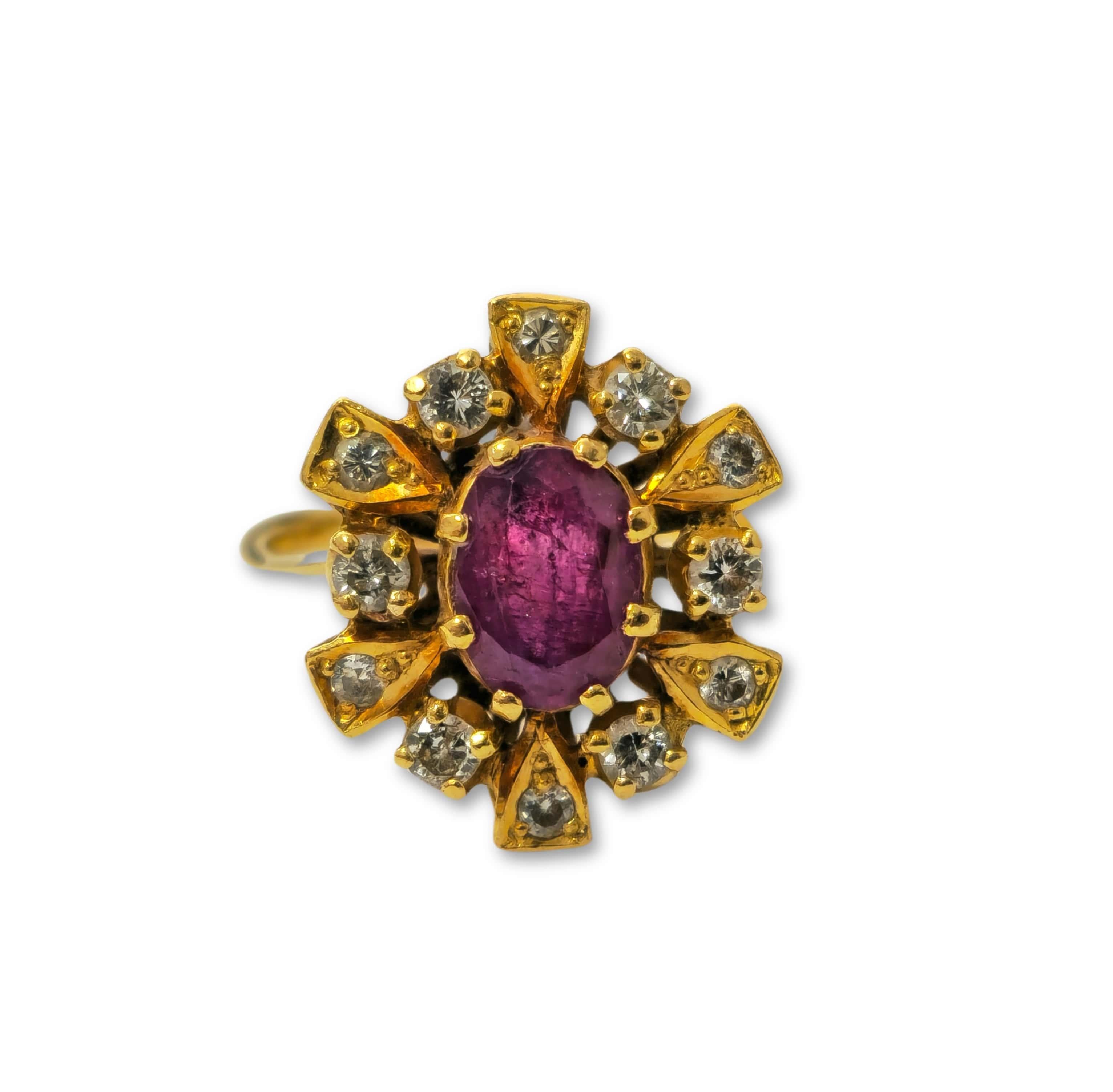 Antique Ruby & Diamond Ring in 18k Yellow Gold In Excellent Condition For Sale In Miami, FL