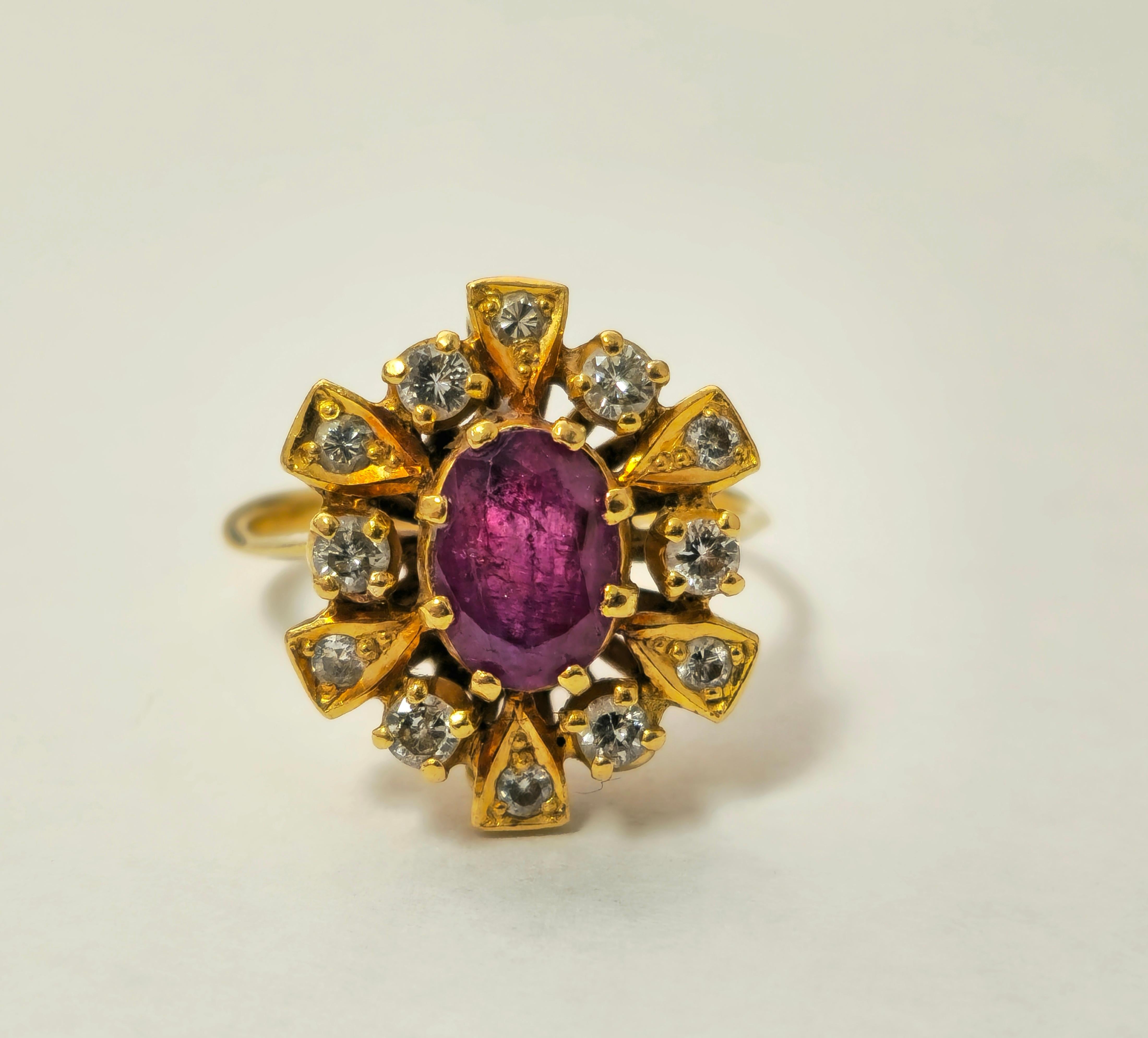 Antique Ruby & Diamond Ring in 18k Yellow Gold2  In Excellent Condition For Sale In Miami, FL