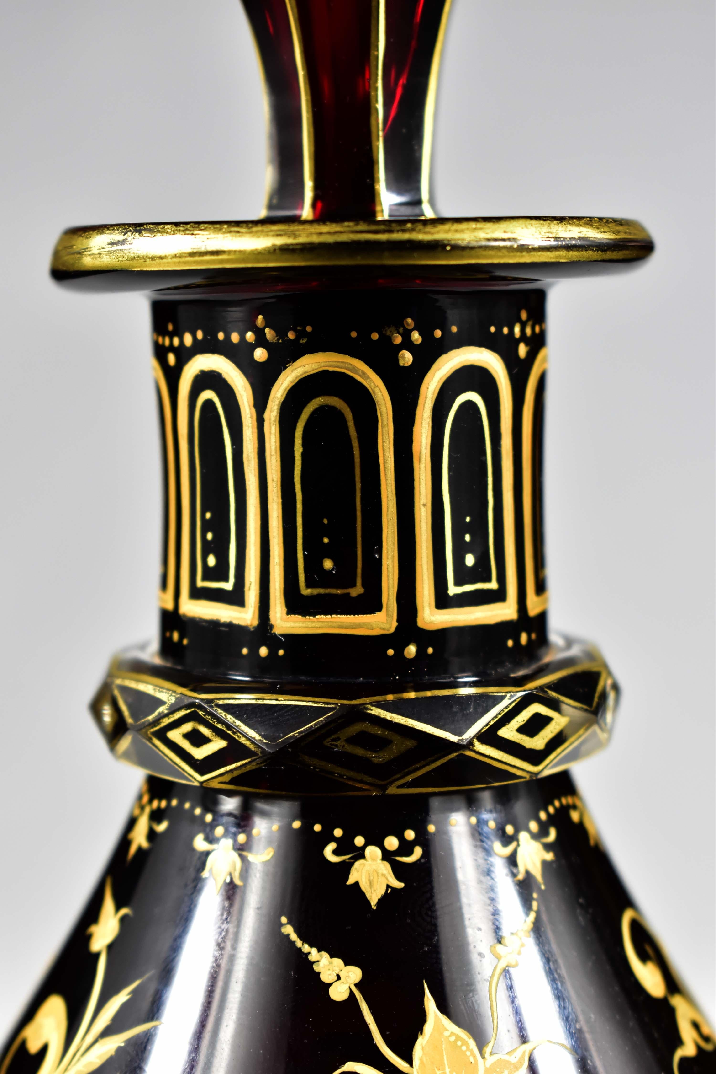 Antiguo Decantador de Vidrio Rubí - Pintado Dorado Siglo XIX en venta 5